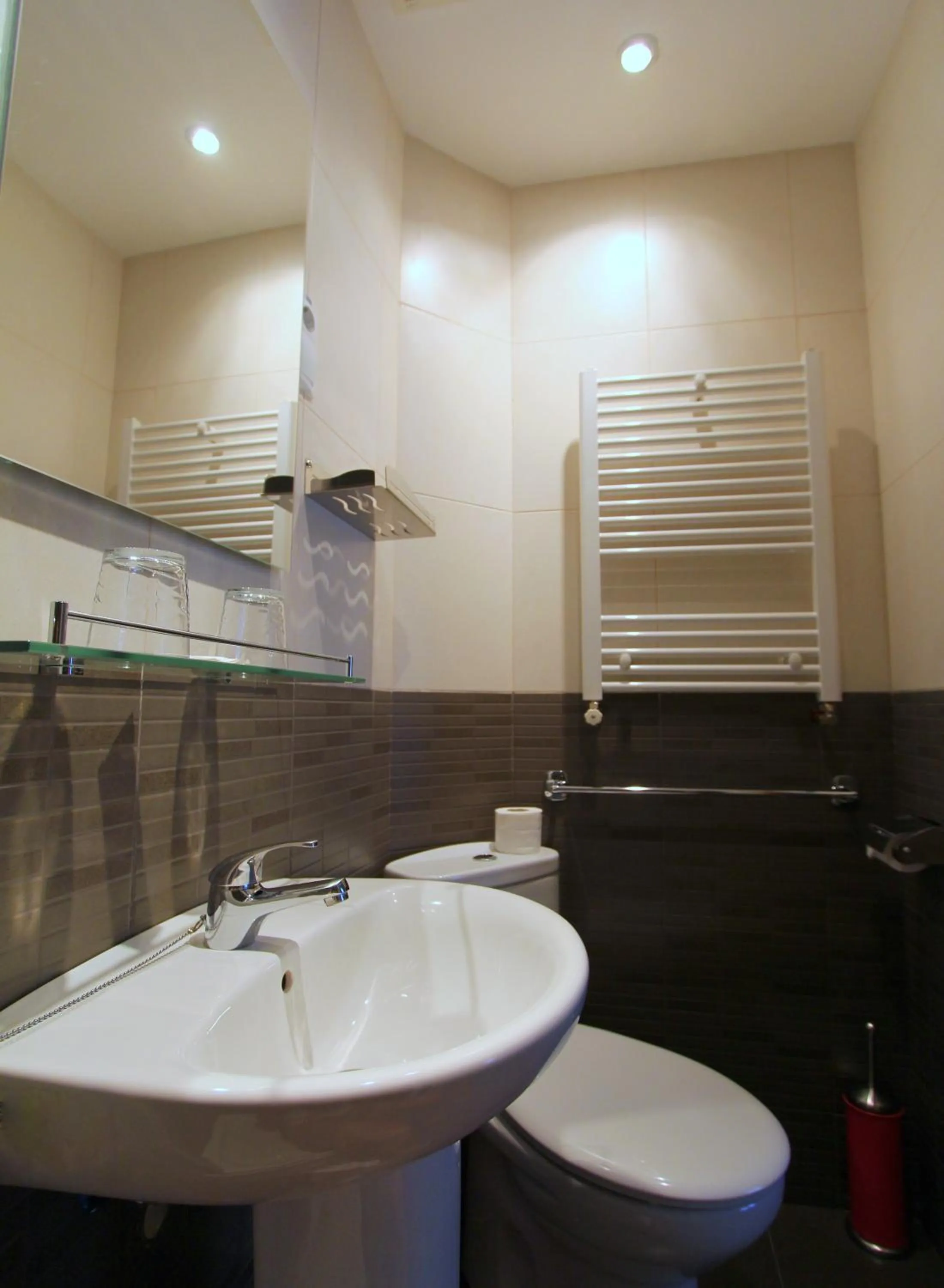 Bathroom in Hostal Regio