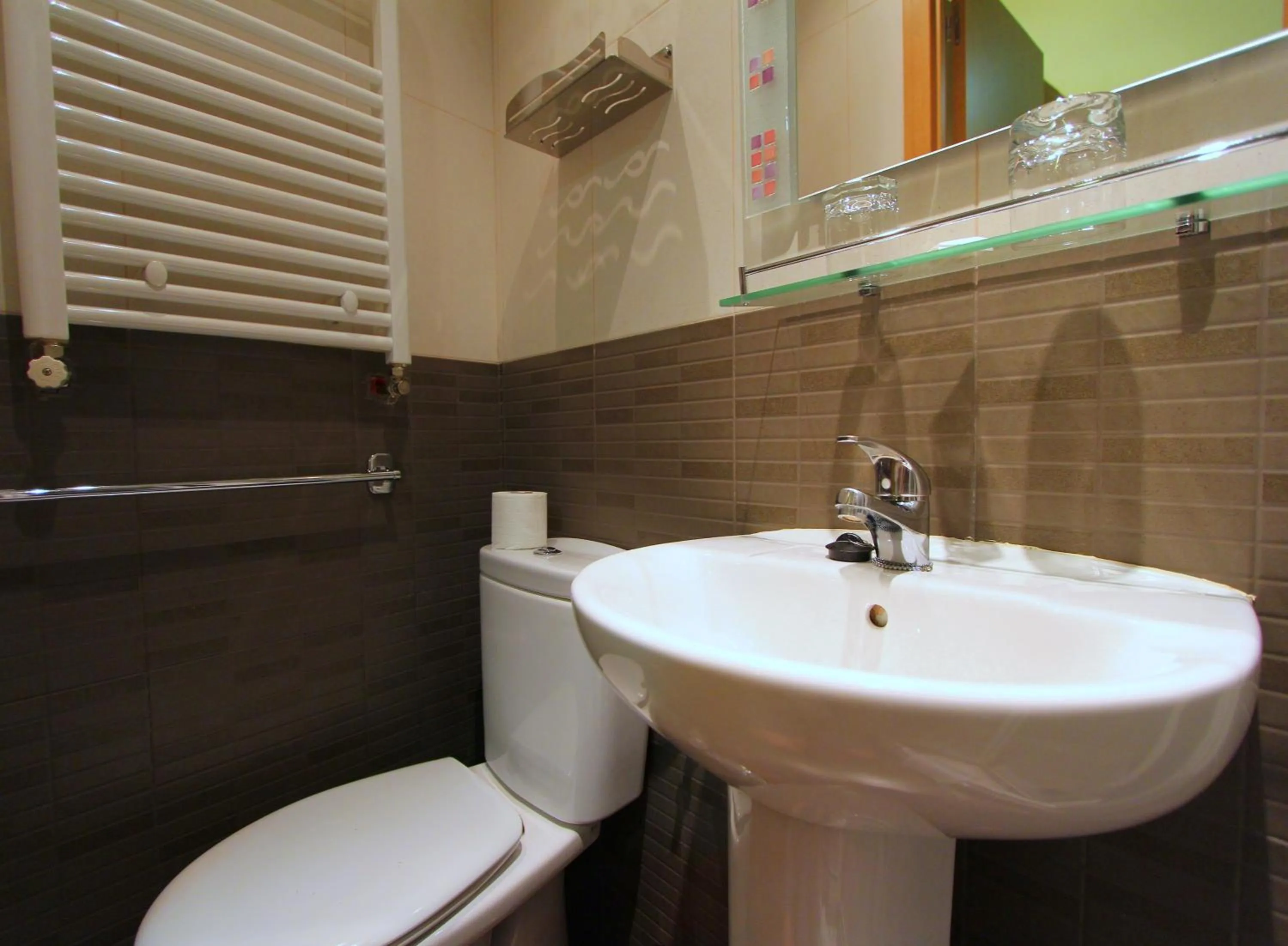 Bathroom in Hostal Regio