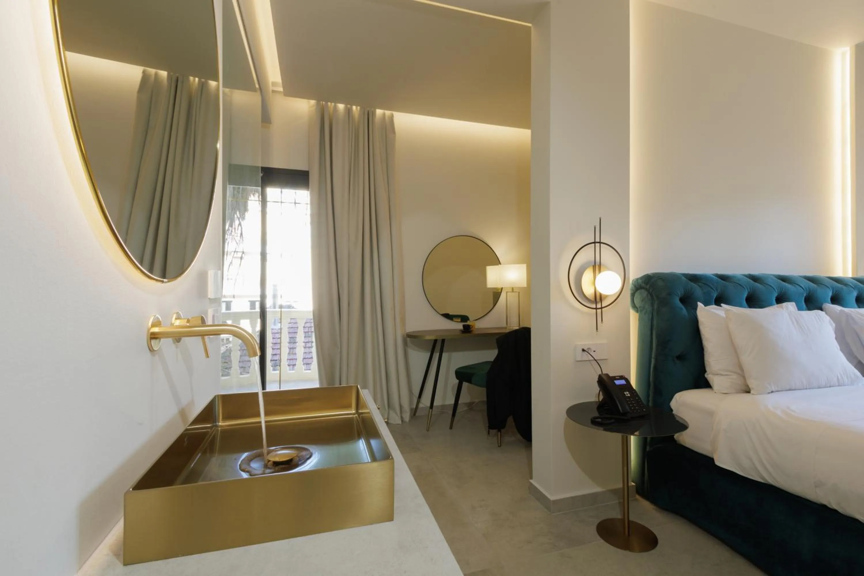 Bed in Alley Boutique Hotel and Spa