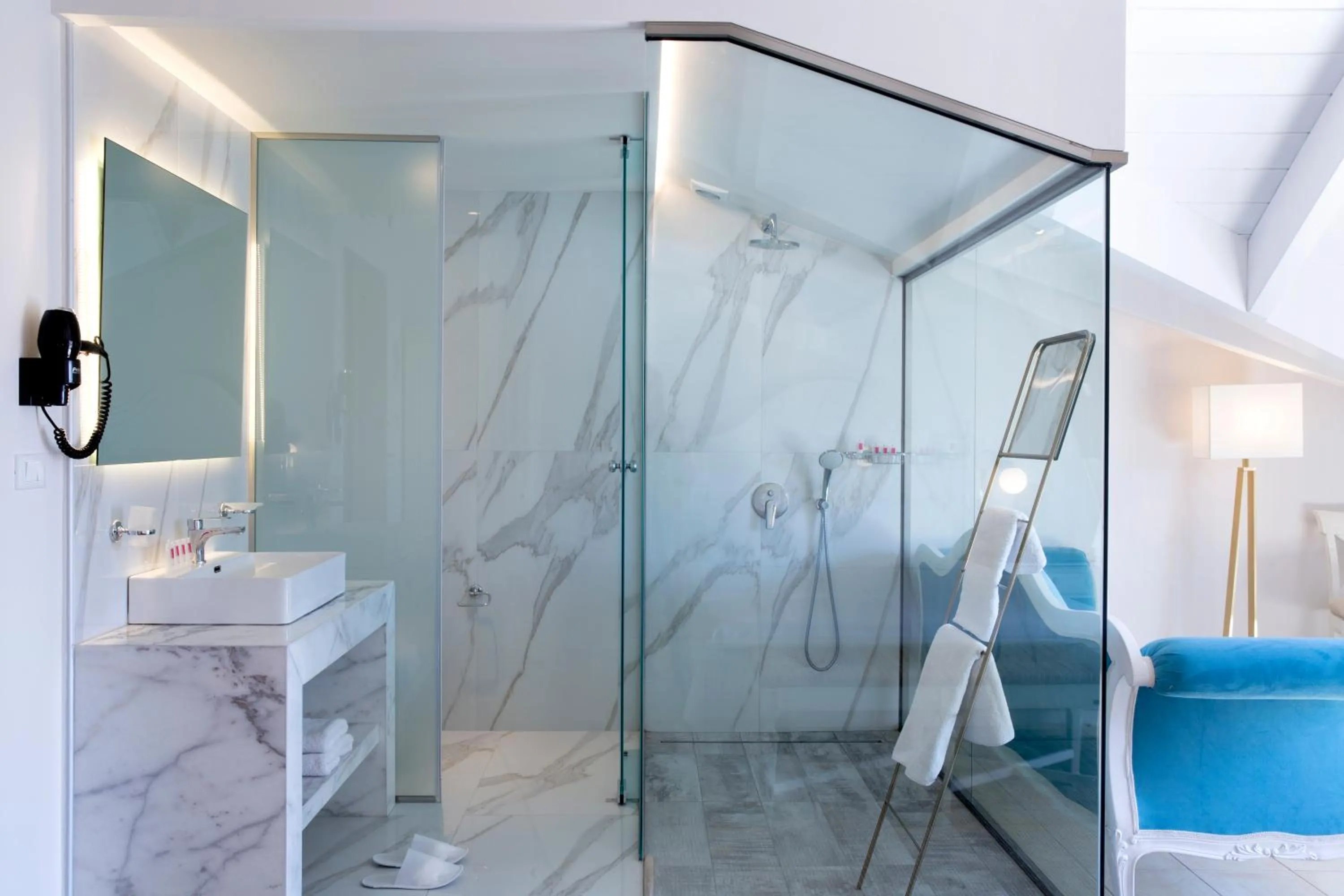 Shower in Alley Boutique Hotel and Spa