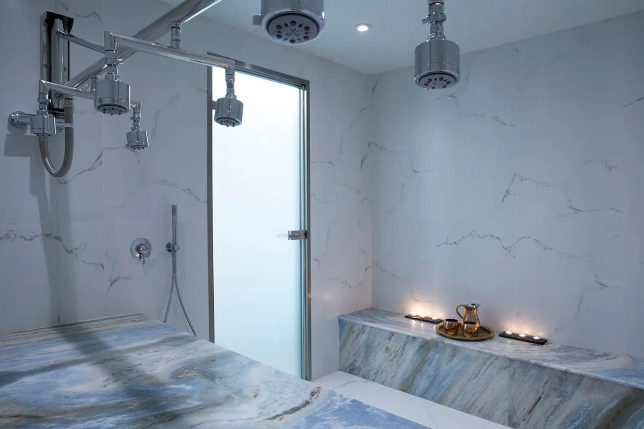 Bed in Alley Boutique Hotel and Spa