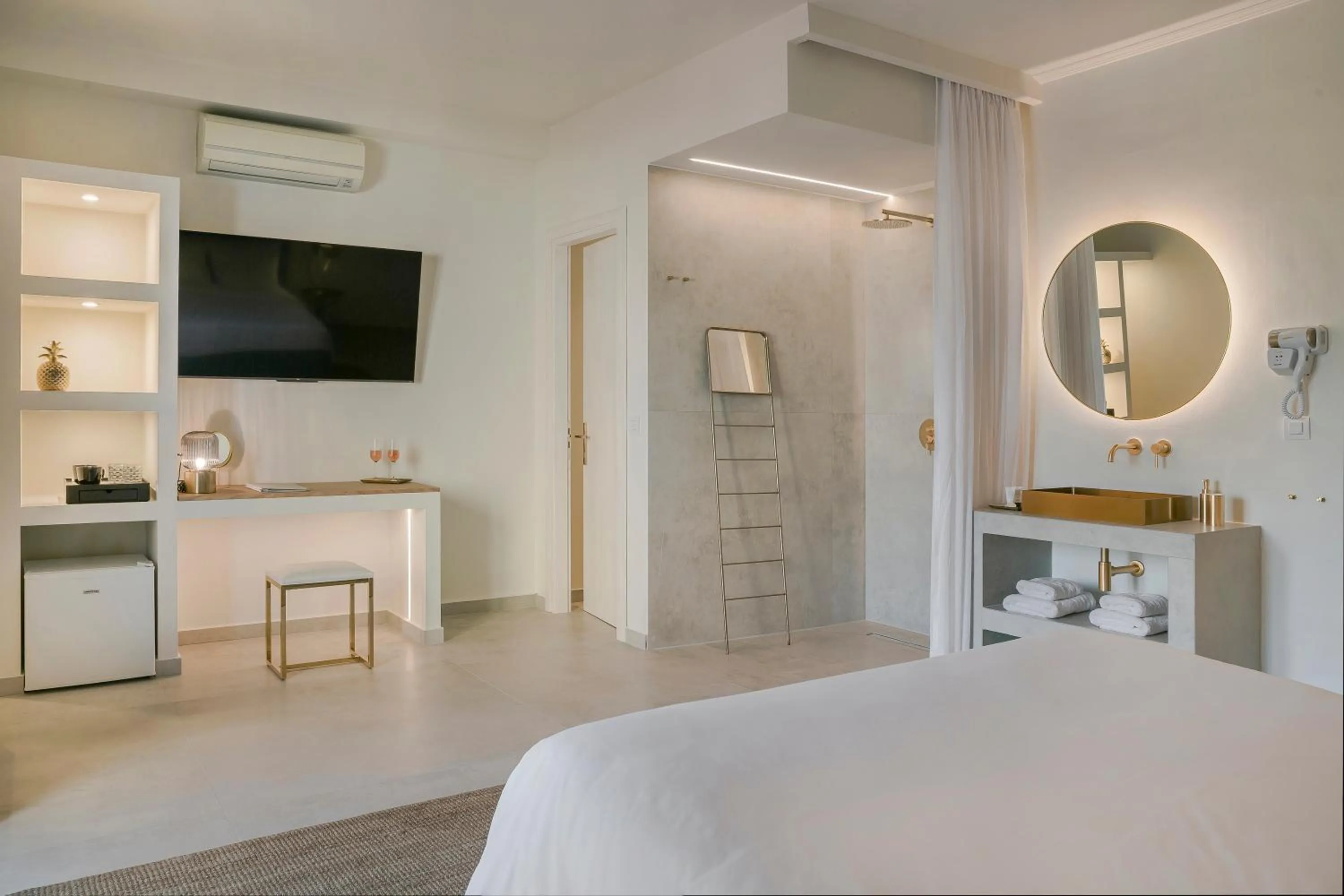 Bed in Alley Boutique Hotel and Spa