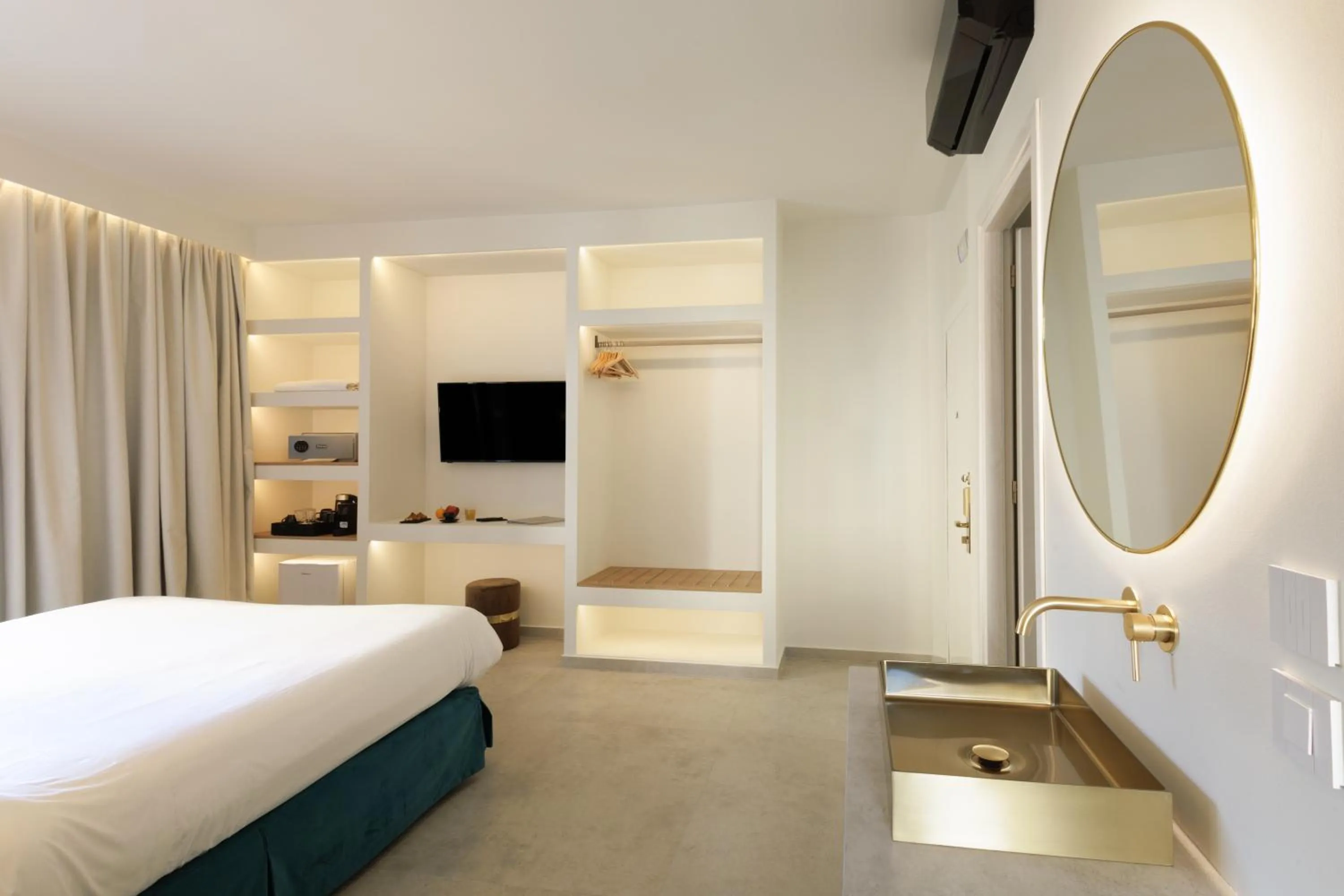 Bed in Alley Boutique Hotel and Spa