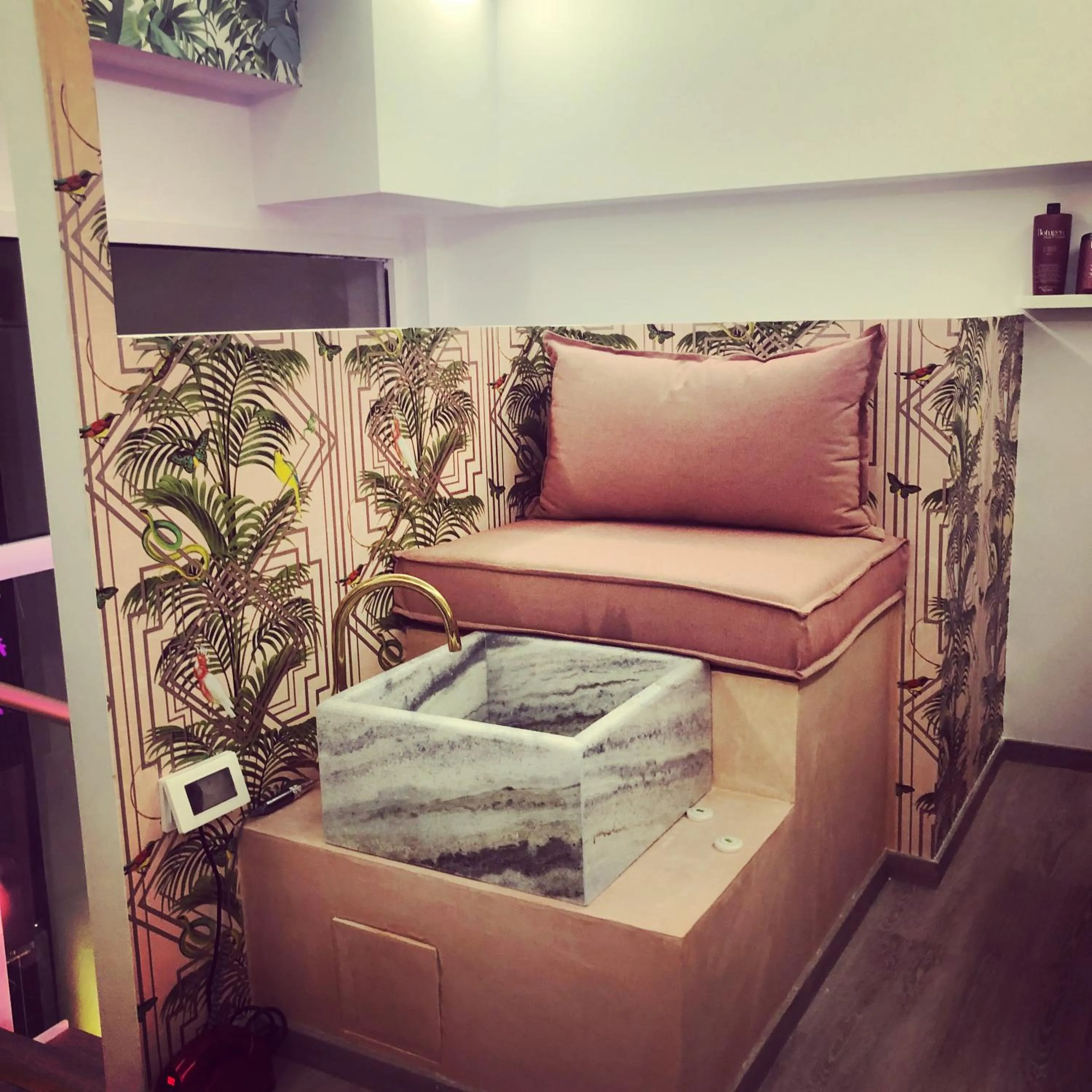 Bed in Alley Boutique Hotel and Spa