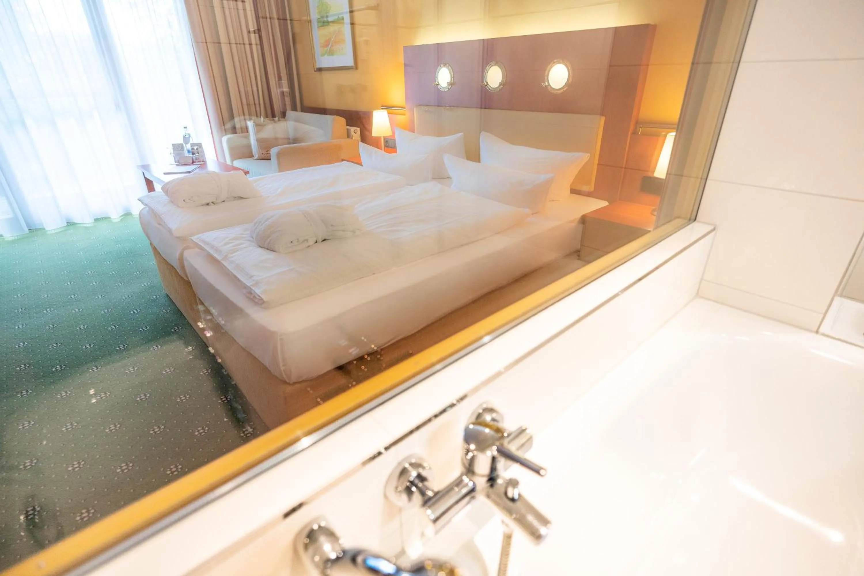 Bathroom, Bed in SEETELHOTEL Nautic Usedom Hotel & Spa das Hotel für Wellness & Genuss auf Usedom