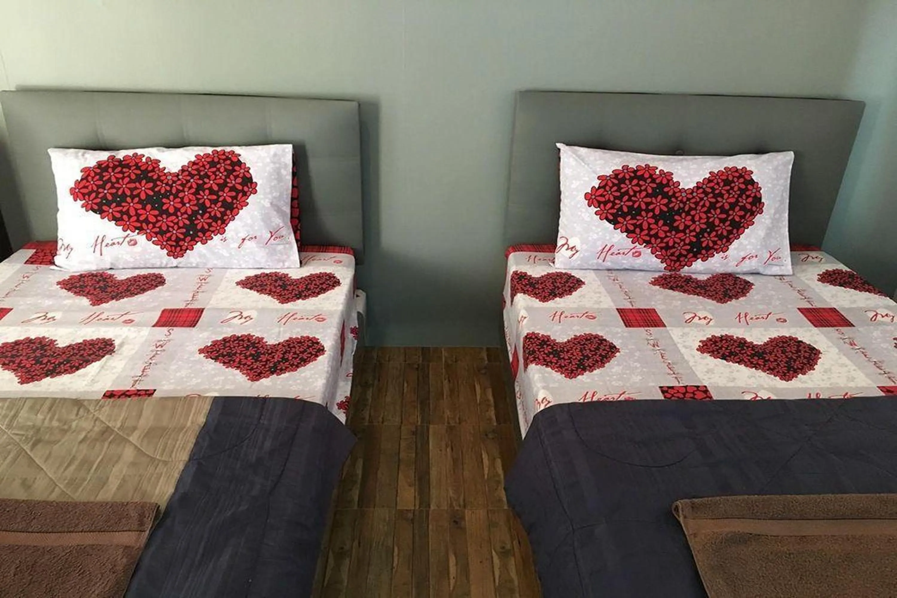 Bedroom, Bed in Forest Hill Resort