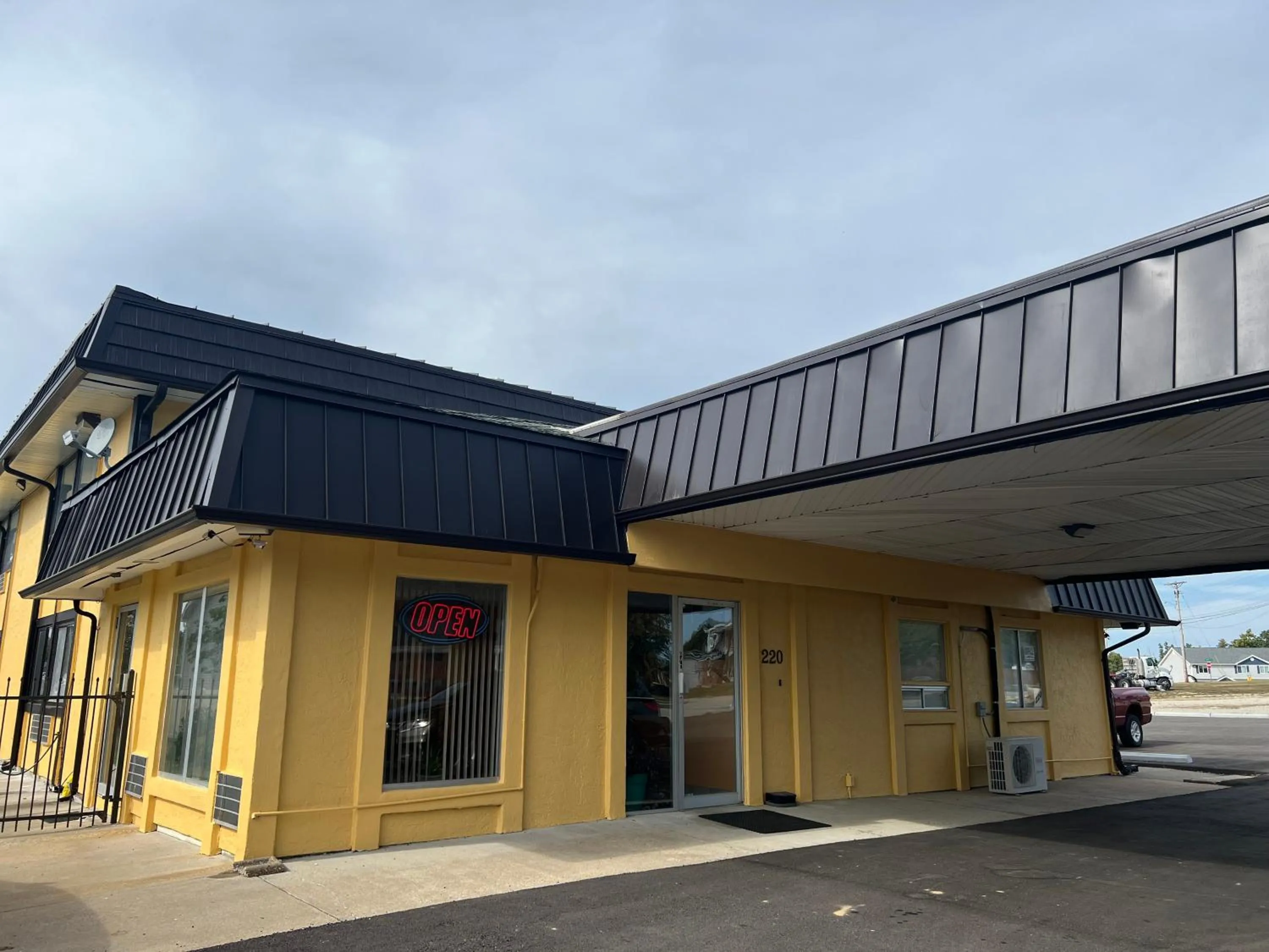 Property building in Extended Stay Warrenton Inn