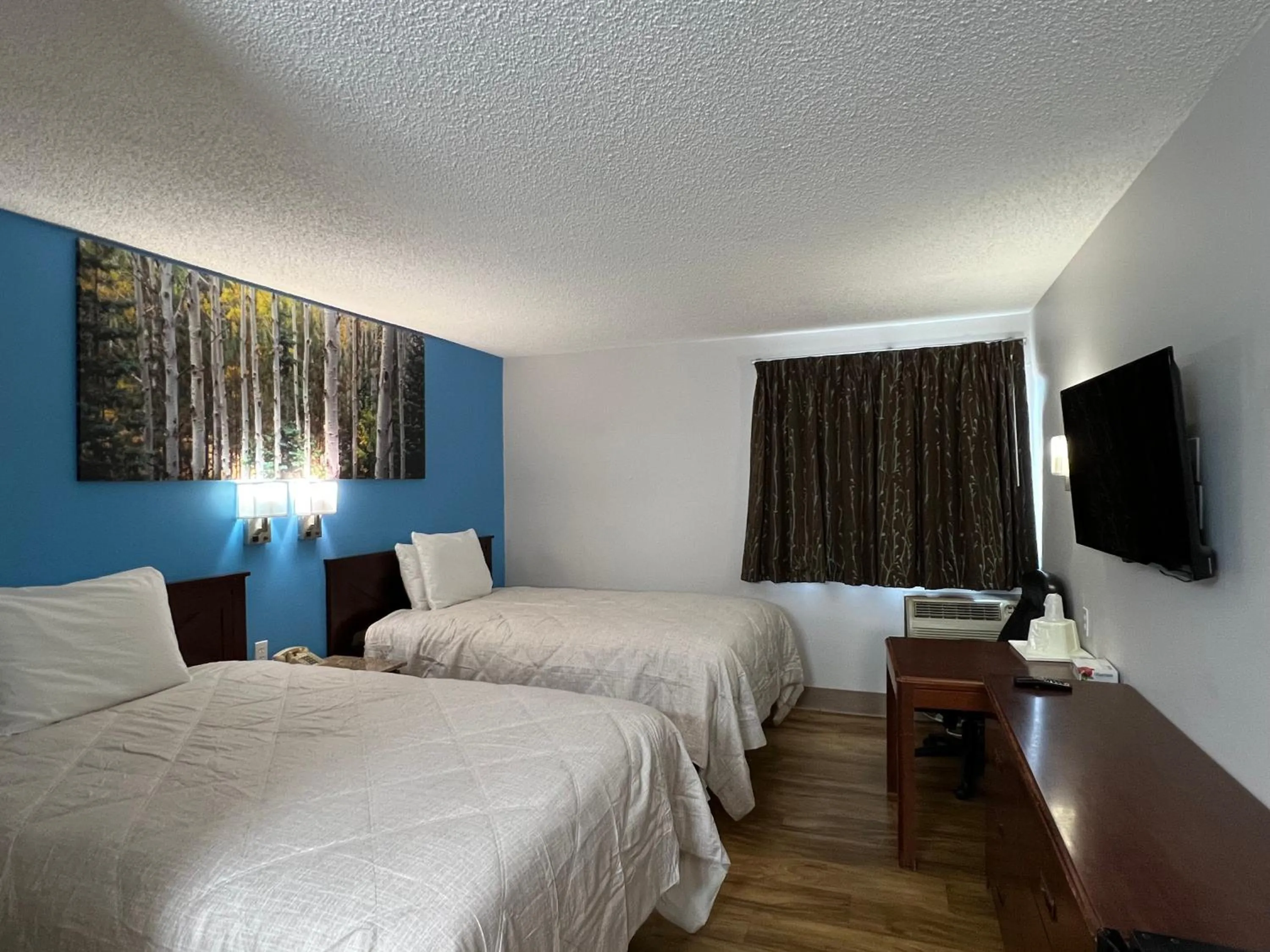 Bed in Extended Stay Warrenton Inn