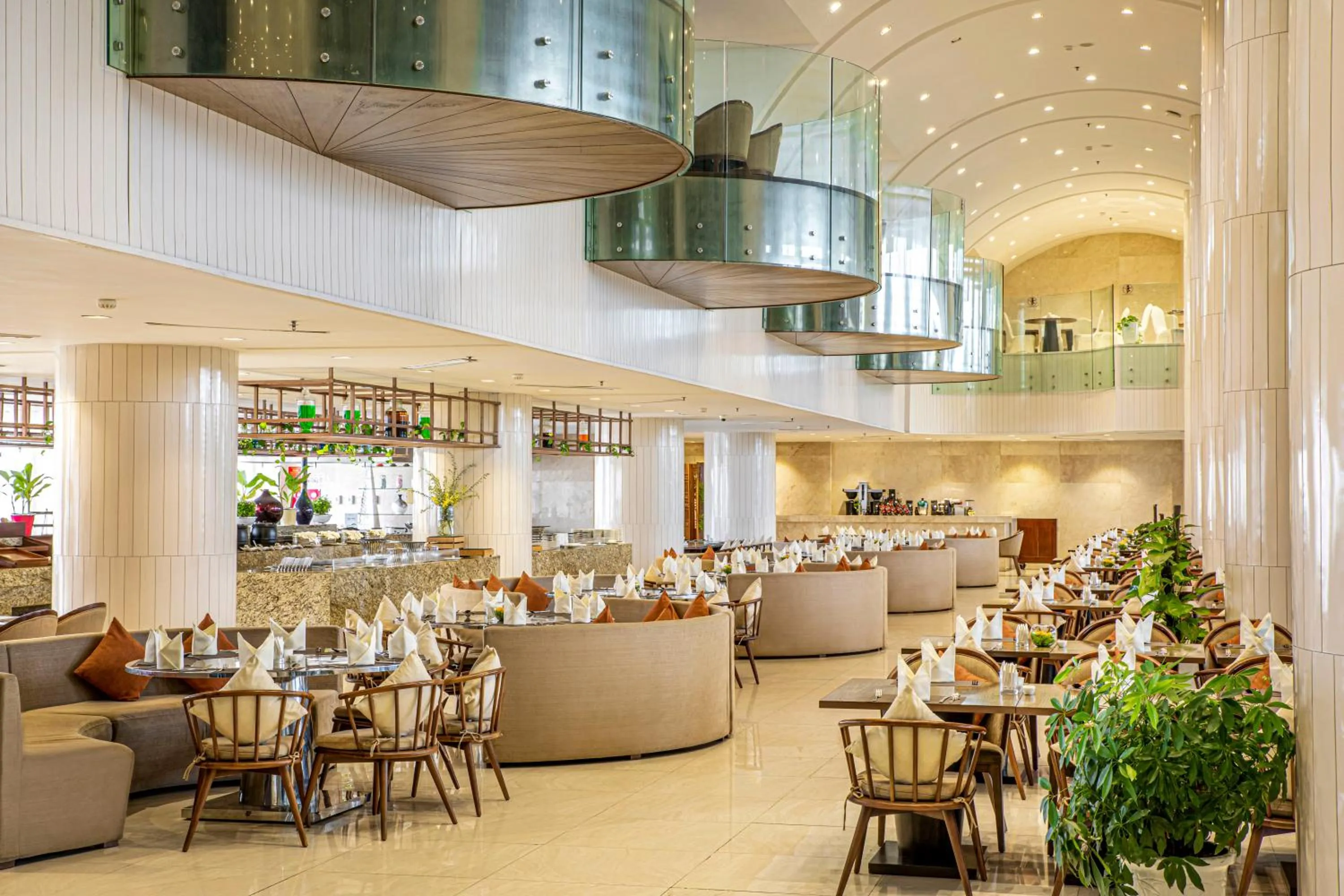 Restaurant/places to eat in FLC Grand Hotel Samson