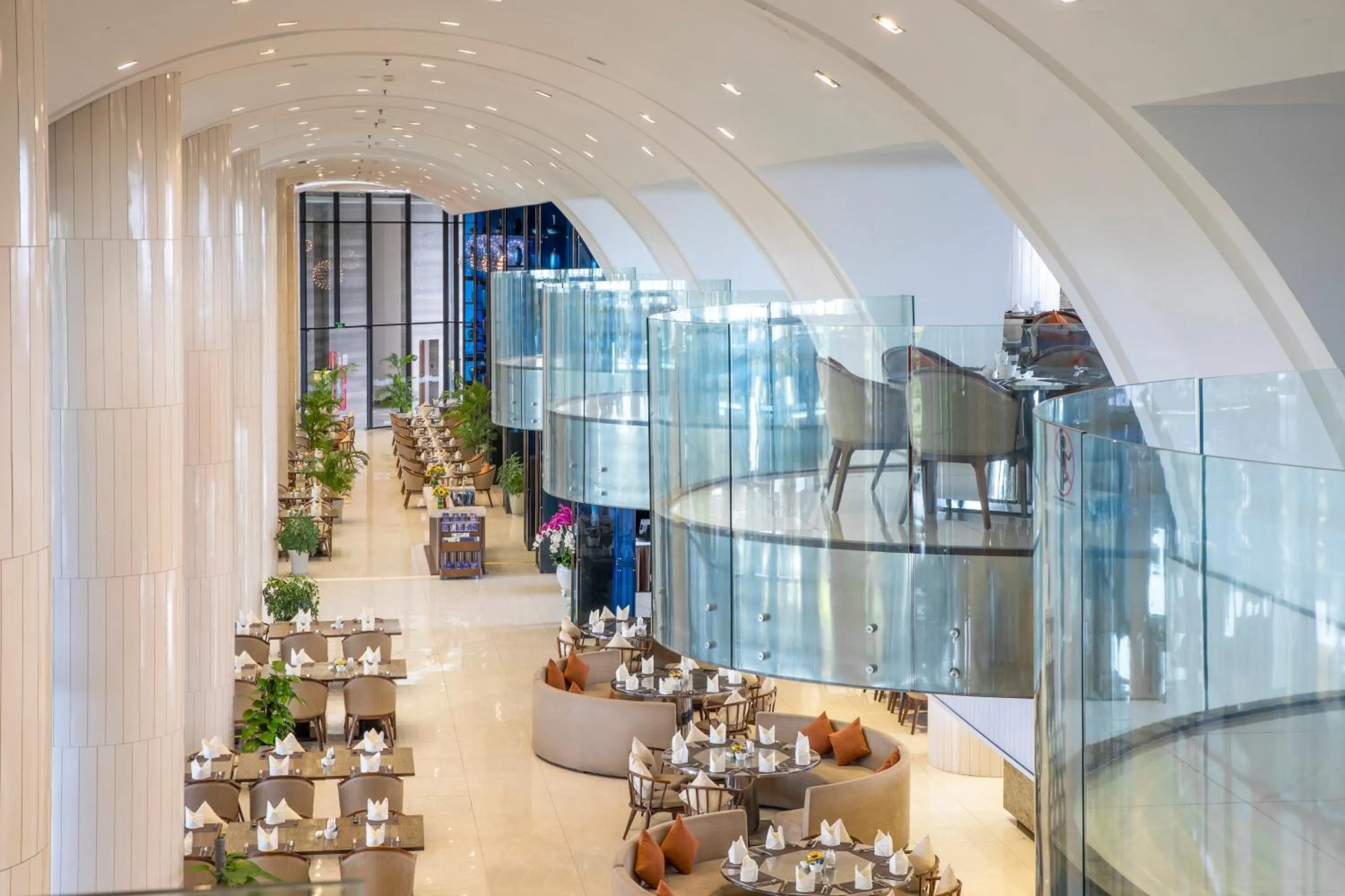 Restaurant/places to eat in FLC Grand Hotel Samson