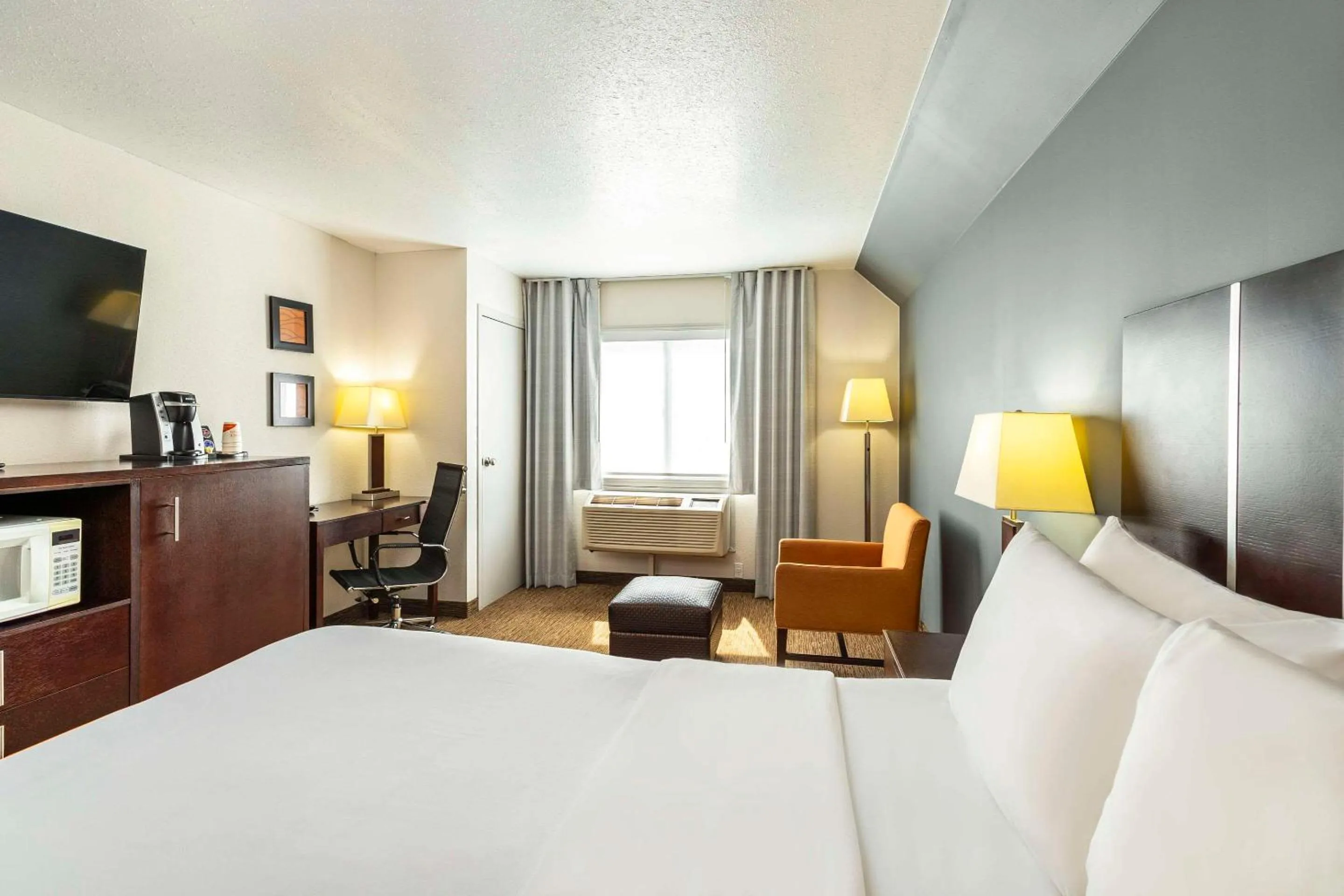 Bedroom, Bed in Comfort Inn & Suites