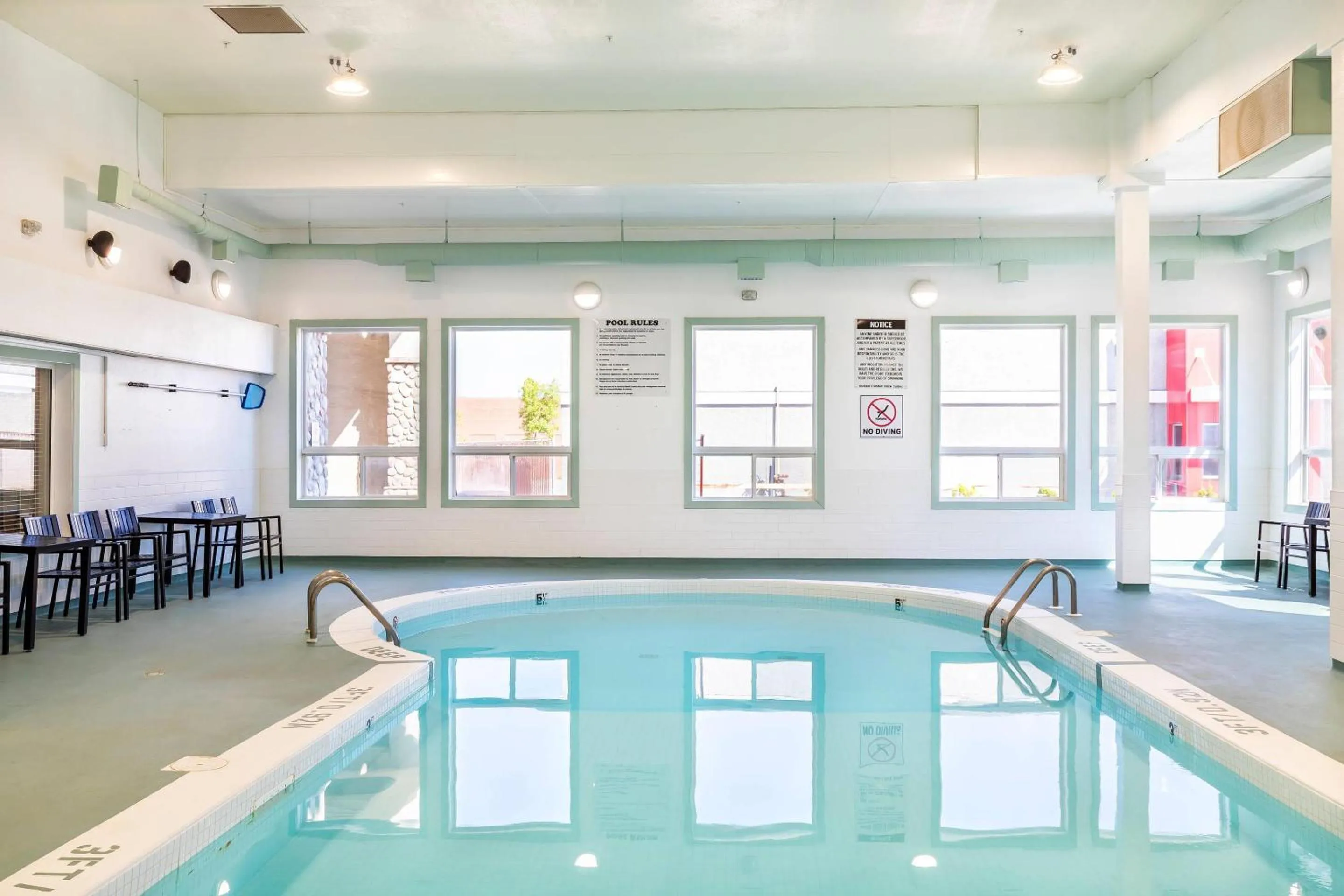 Swimming pool in Comfort Inn & Suites