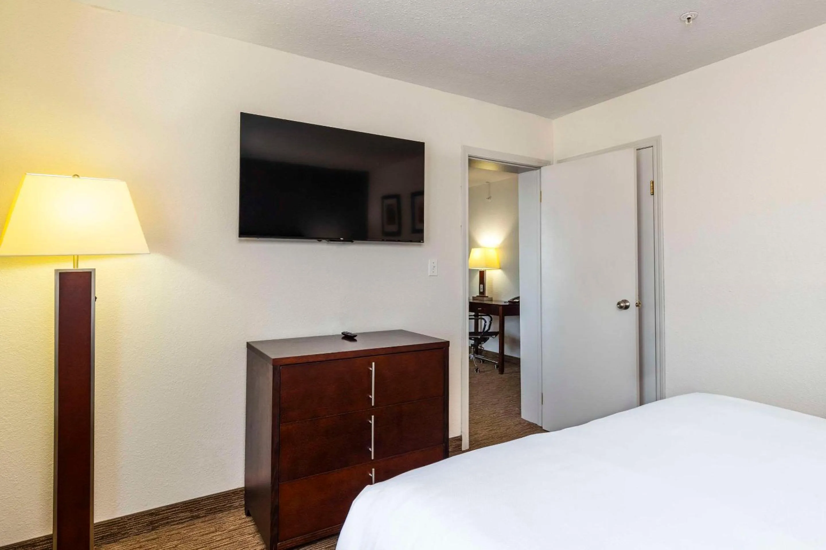 Bedroom, Bed in Comfort Inn & Suites