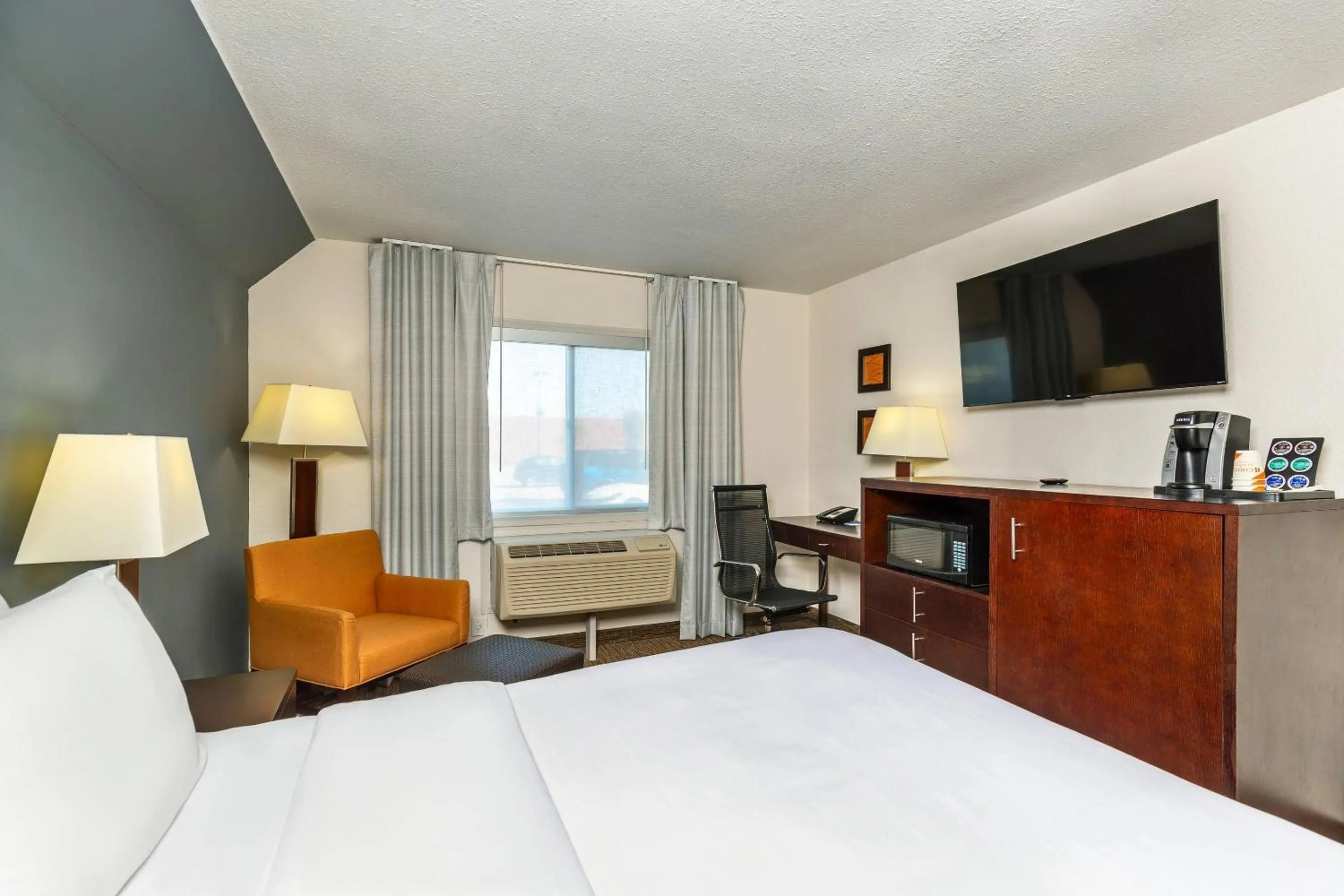 Bedroom, Bed in Comfort Inn & Suites