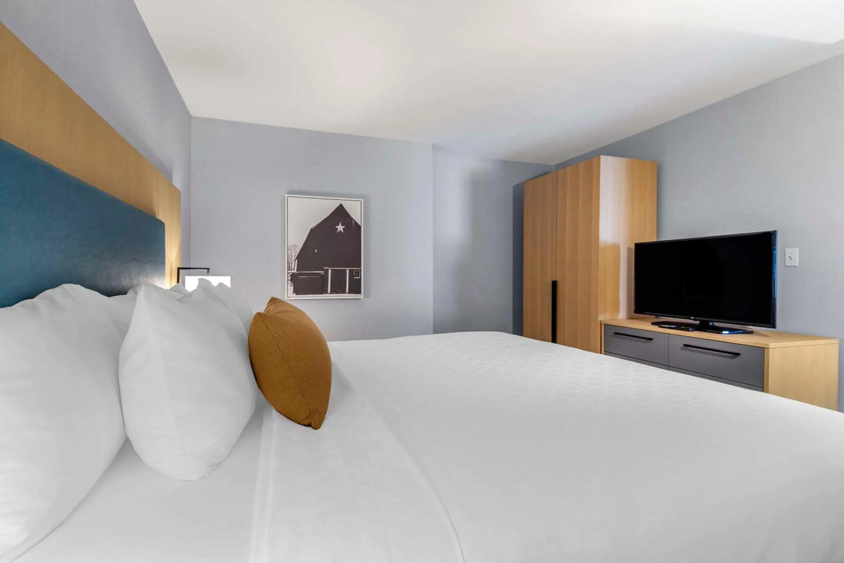 Bedroom, Bed in Clarion Hotel & Conference Centre