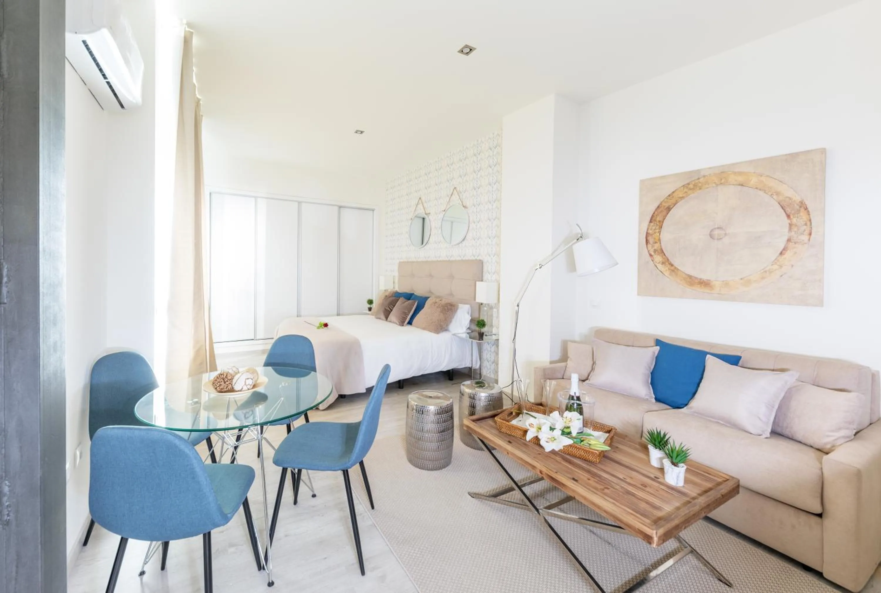 Living room, Bed in Apartamentos Soho Boutique Museo