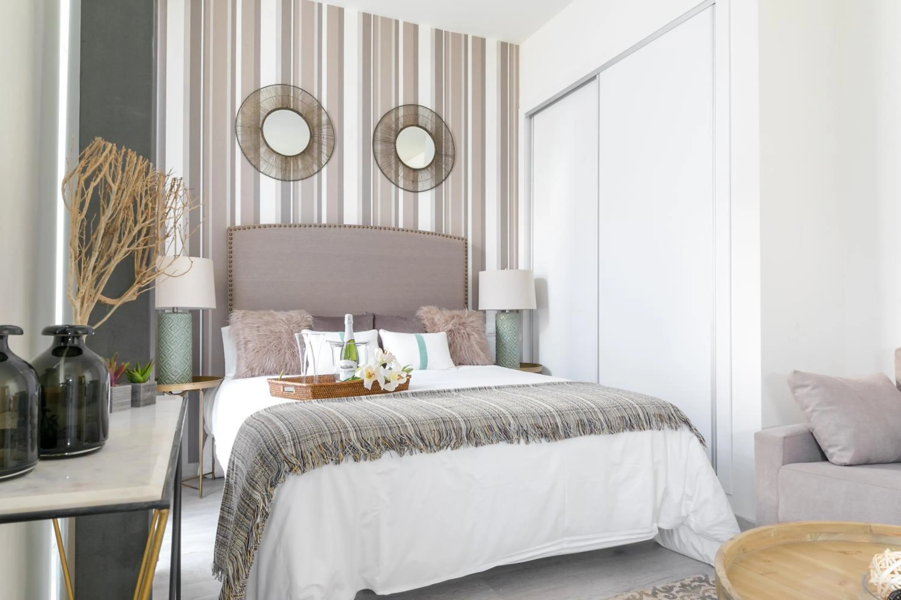 Bedroom, Bed in Apartamentos Soho Boutique Museo