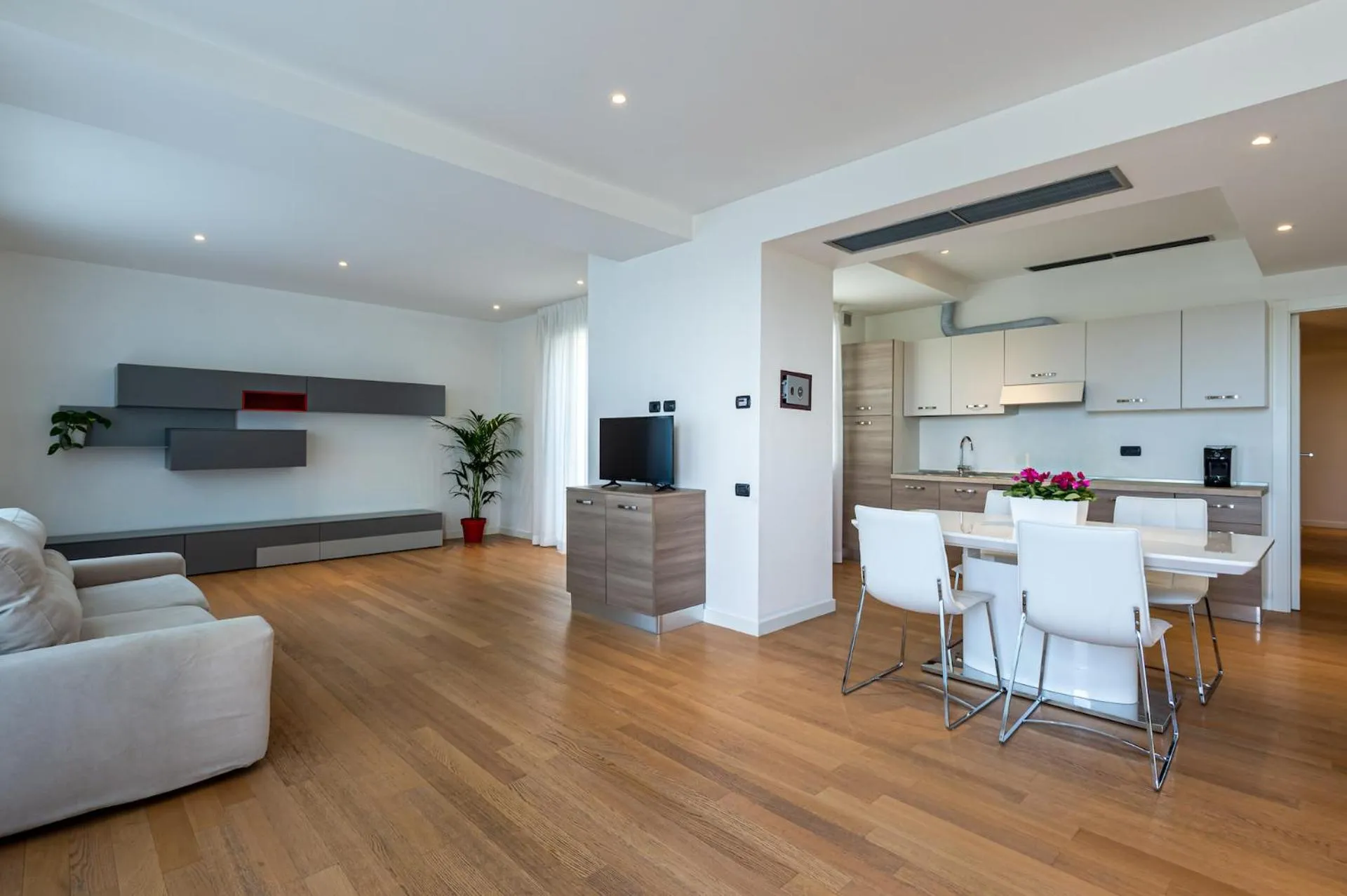 Kitchen or kitchenette in UNA HOTELS Le Terrazze Treviso Hotel & Residence