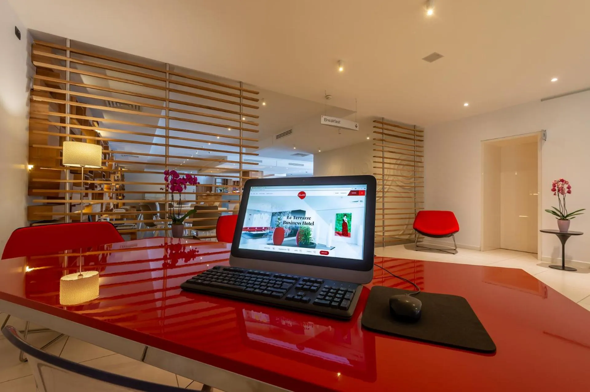 Lobby or reception in UNA HOTELS Le Terrazze Treviso Hotel & Residence