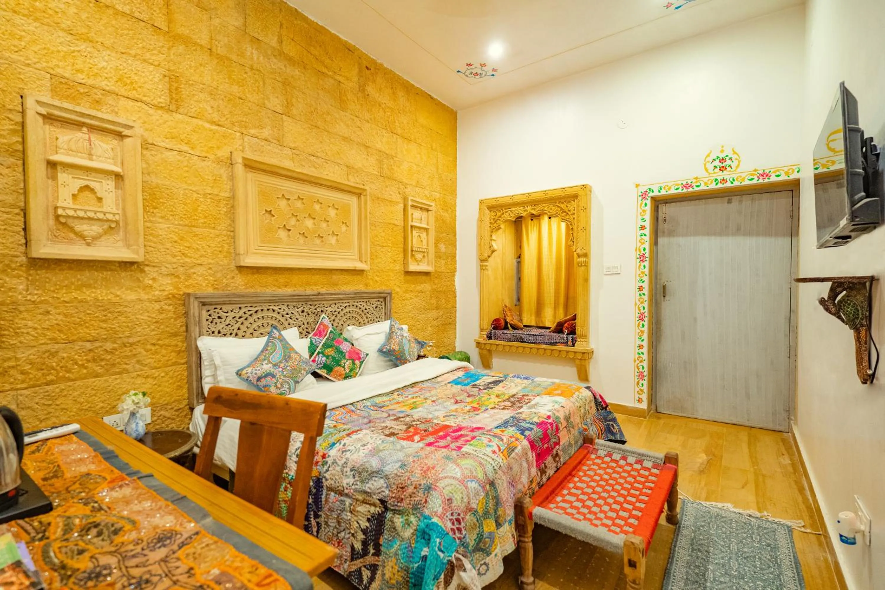 TV and multimedia, Bed in Garh Meera - A Sensational Boutique Hotel