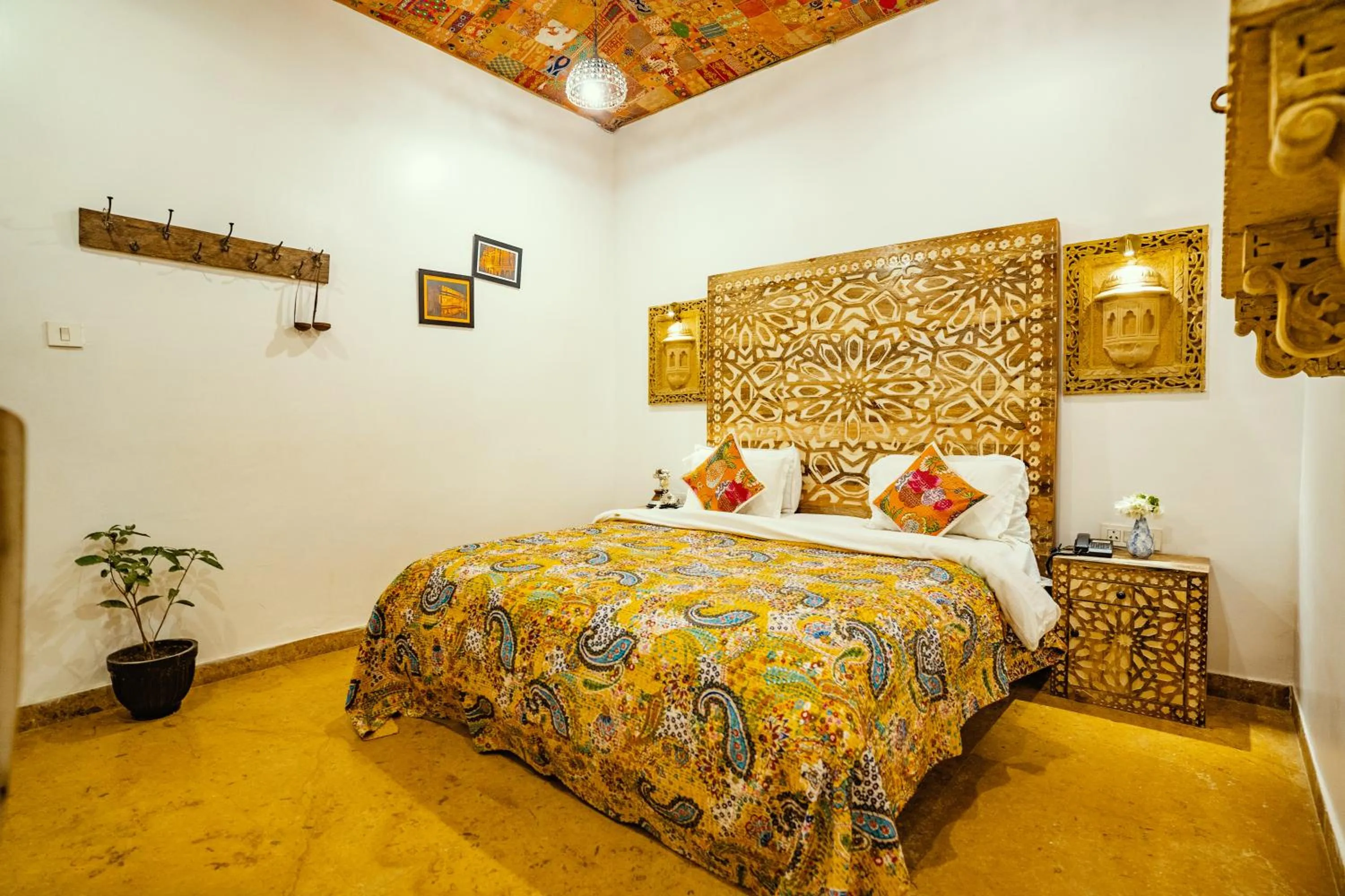 Photo of the whole room, Bed in Garh Meera - A Sensational Boutique Hotel
