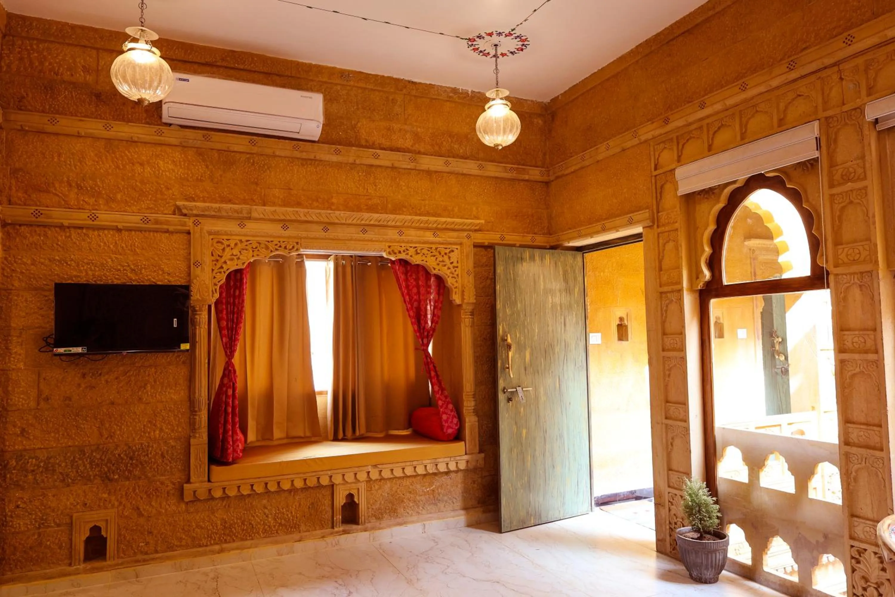 Communal lounge/ TV room in Garh Meera - A Sensational Boutique Hotel