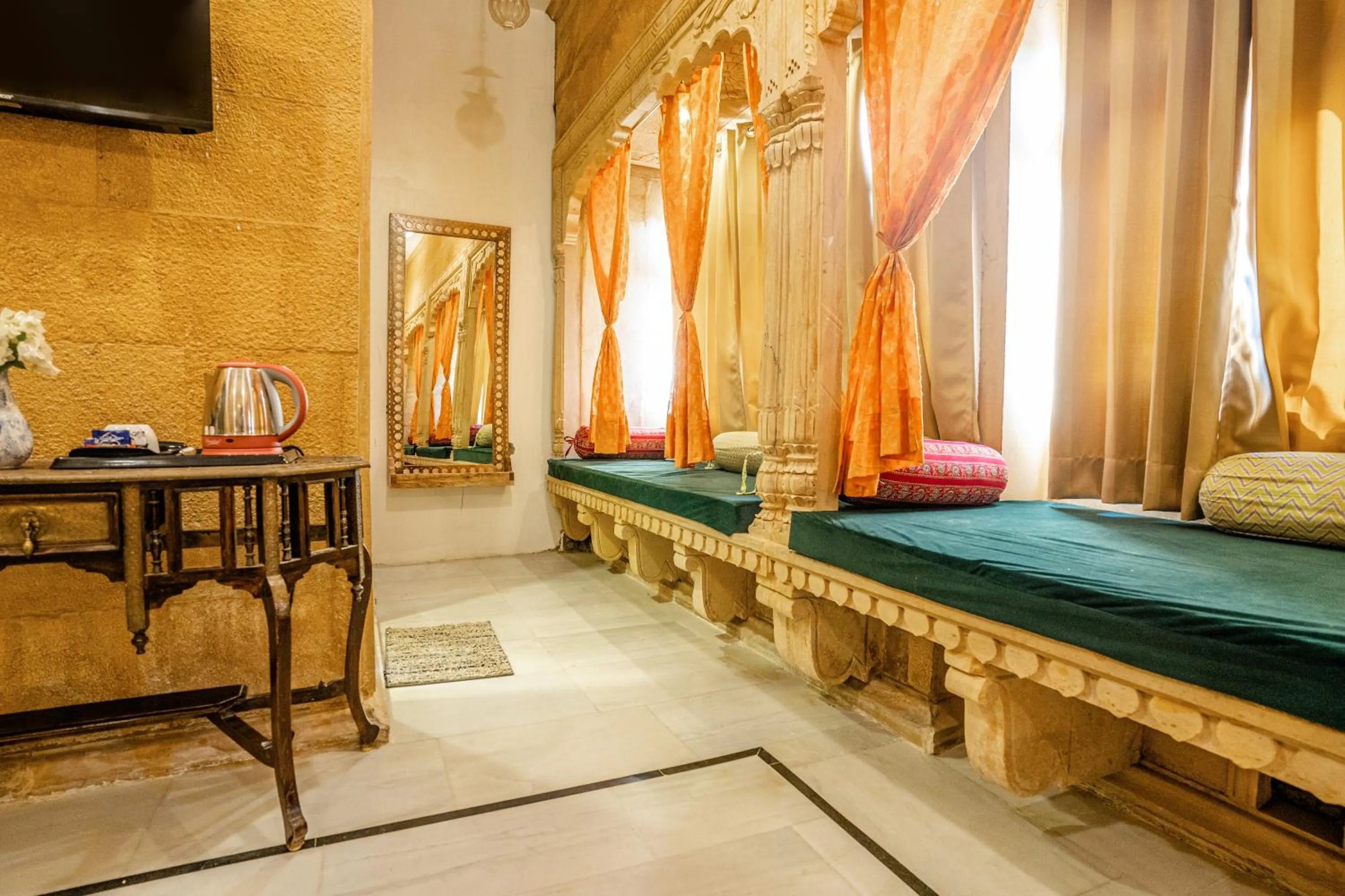 TV and multimedia, Bed in Garh Meera - A Sensational Boutique Hotel