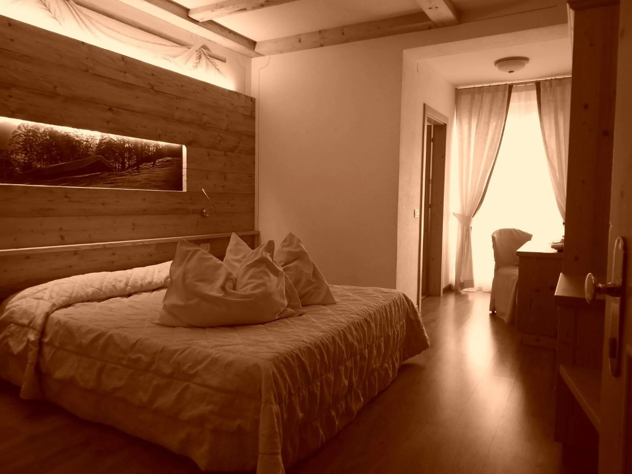 Photo of the whole room, Bed in Alpotel Dolomiten