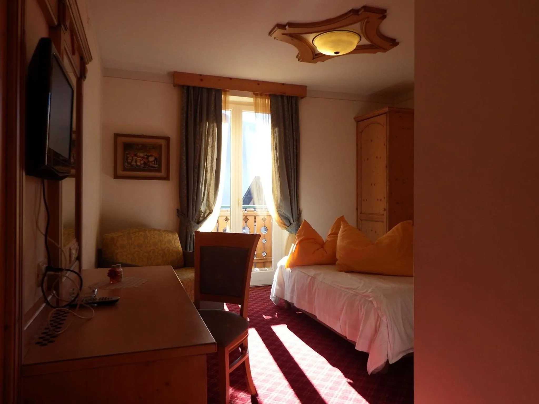 Photo of the whole room, Bed in Alpotel Dolomiten