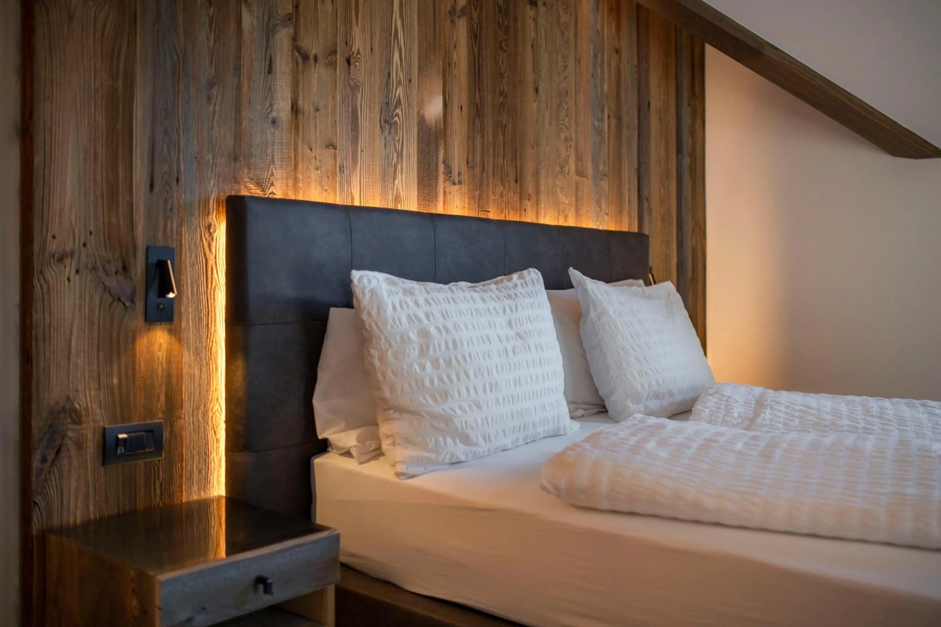 Bed in Alpotel Dolomiten