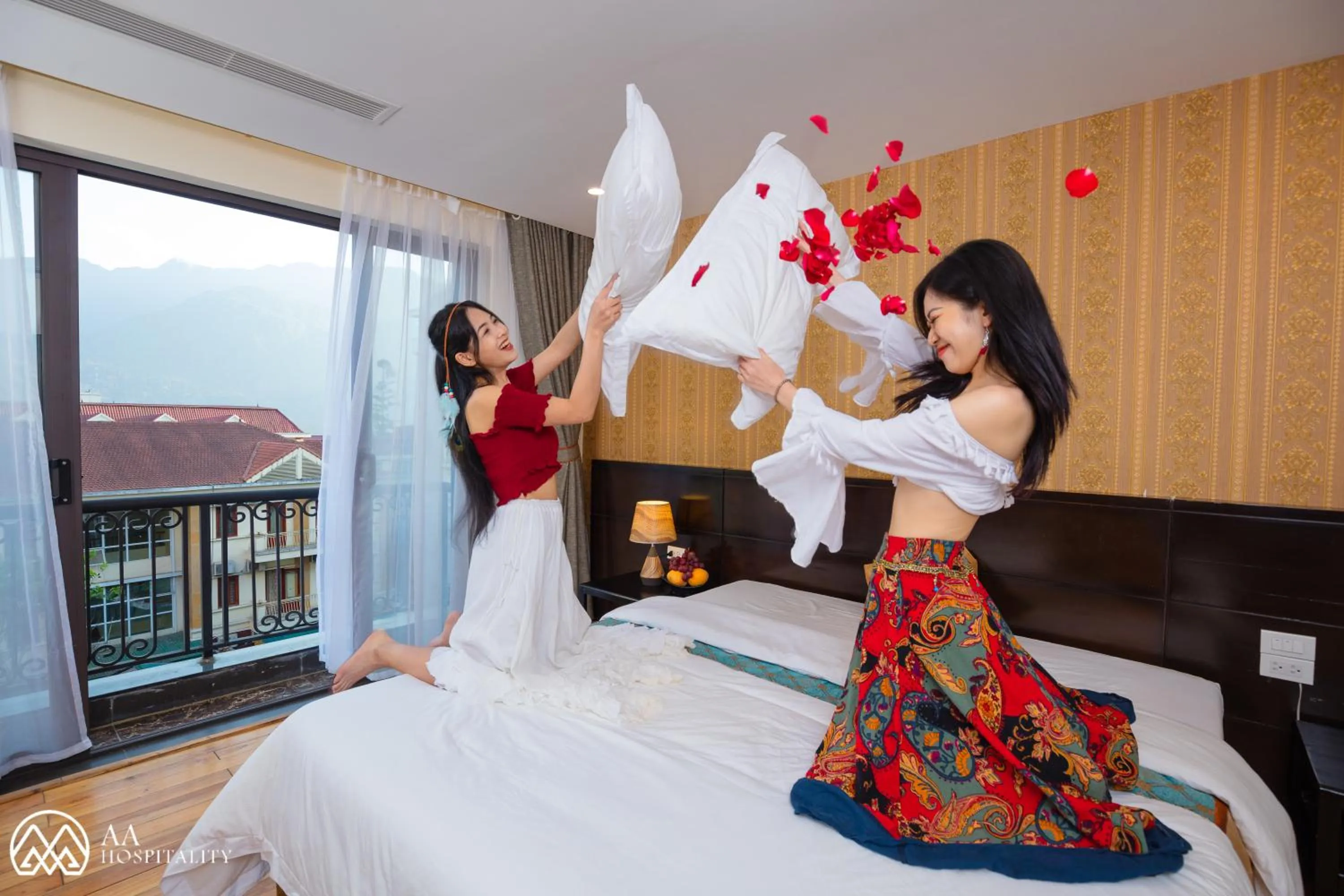 People, Bed in Sapa Green Hotel