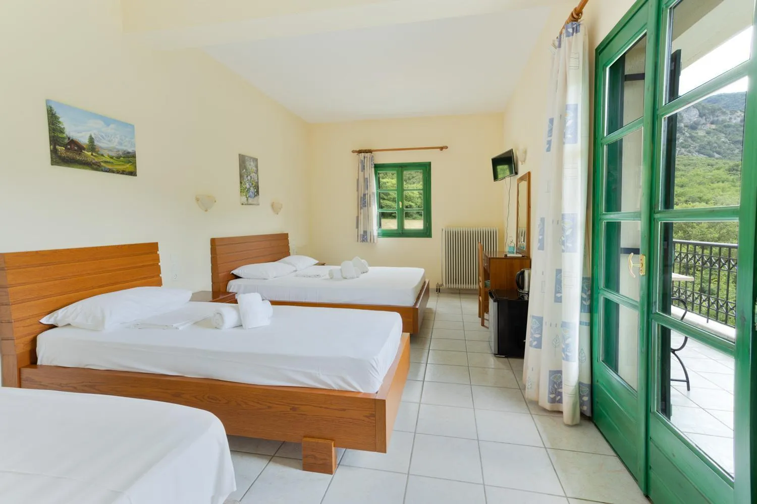 Quadruple Room with Mountain View in Hotel Spiridoula