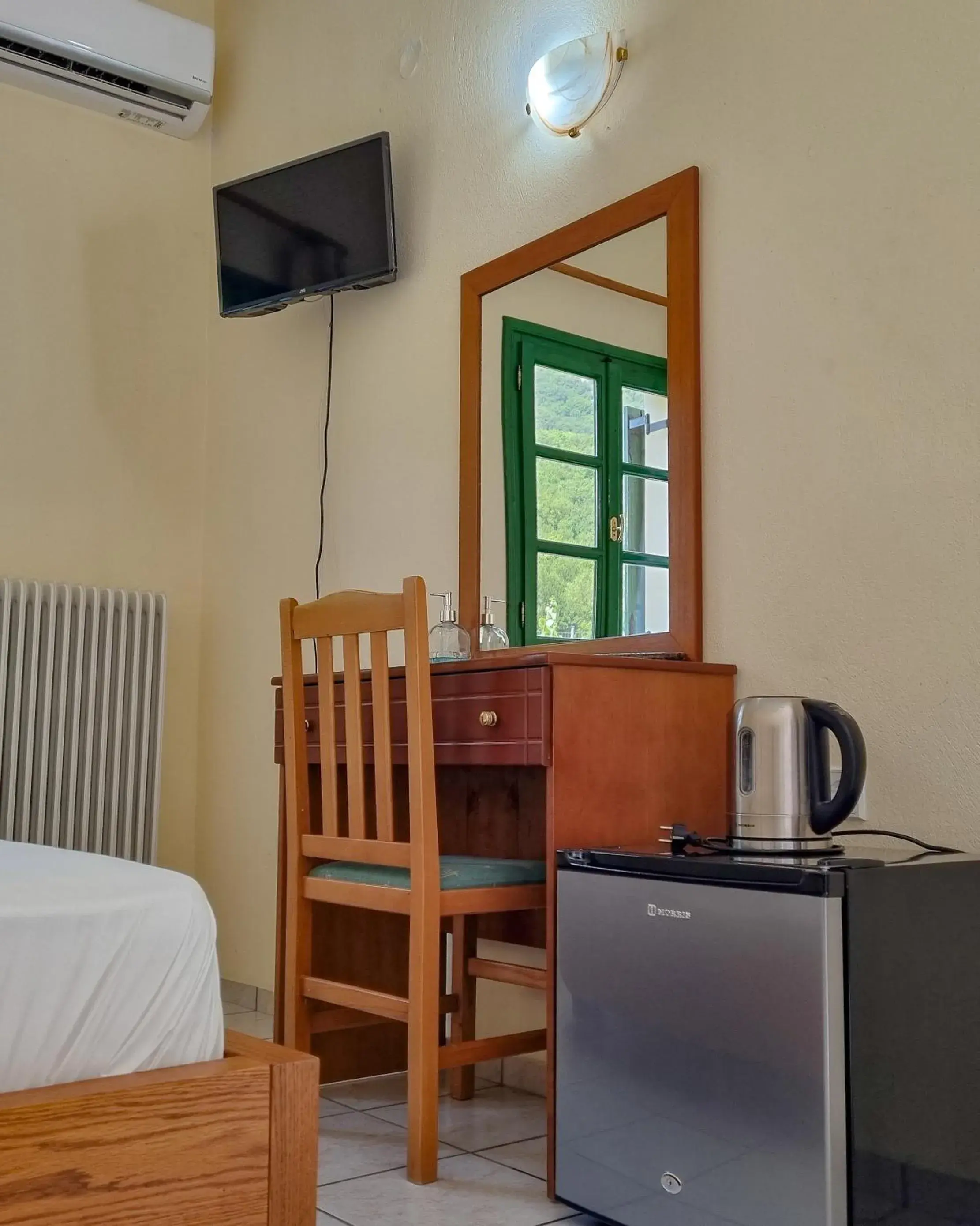 Quadruple Room with Mountain View in Hotel Spiridoula Quadruple Room with Mountain View in Hotel Spiridoula