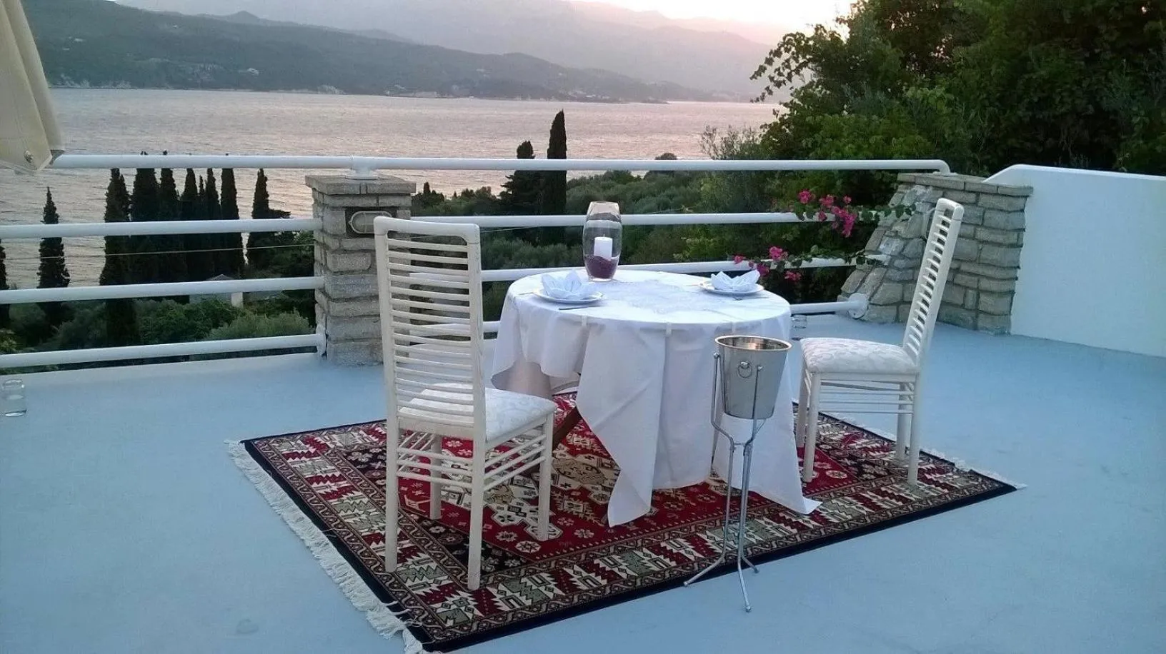 Entertainment in Scorpios Hotel & Suites