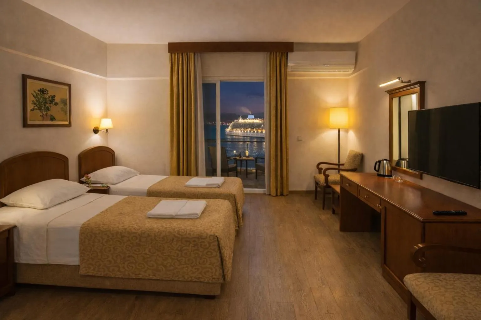 Photo of the whole room, Bed in Kayhanbey Hotel