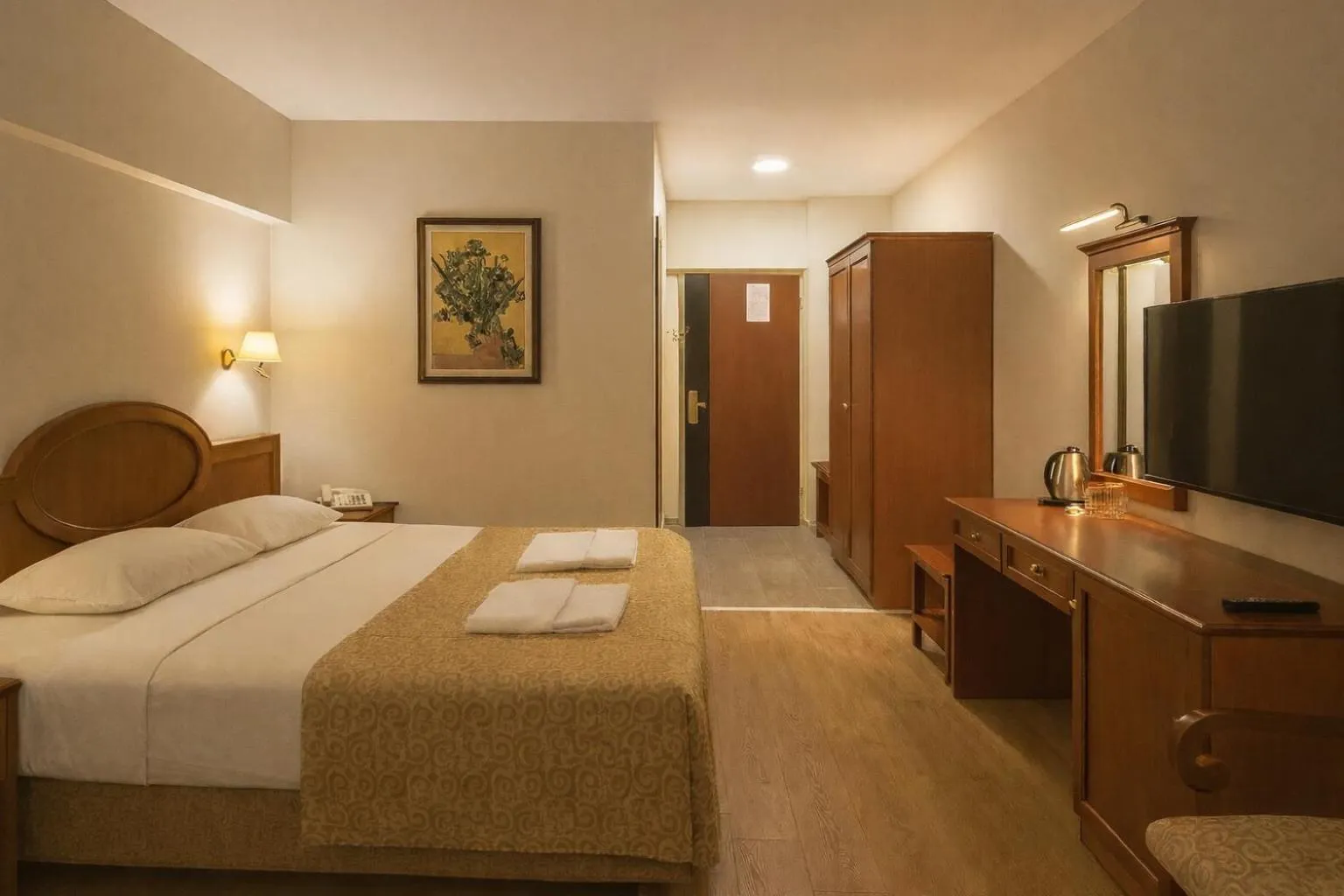 Photo of the whole room, Bed in Kayhanbey Hotel