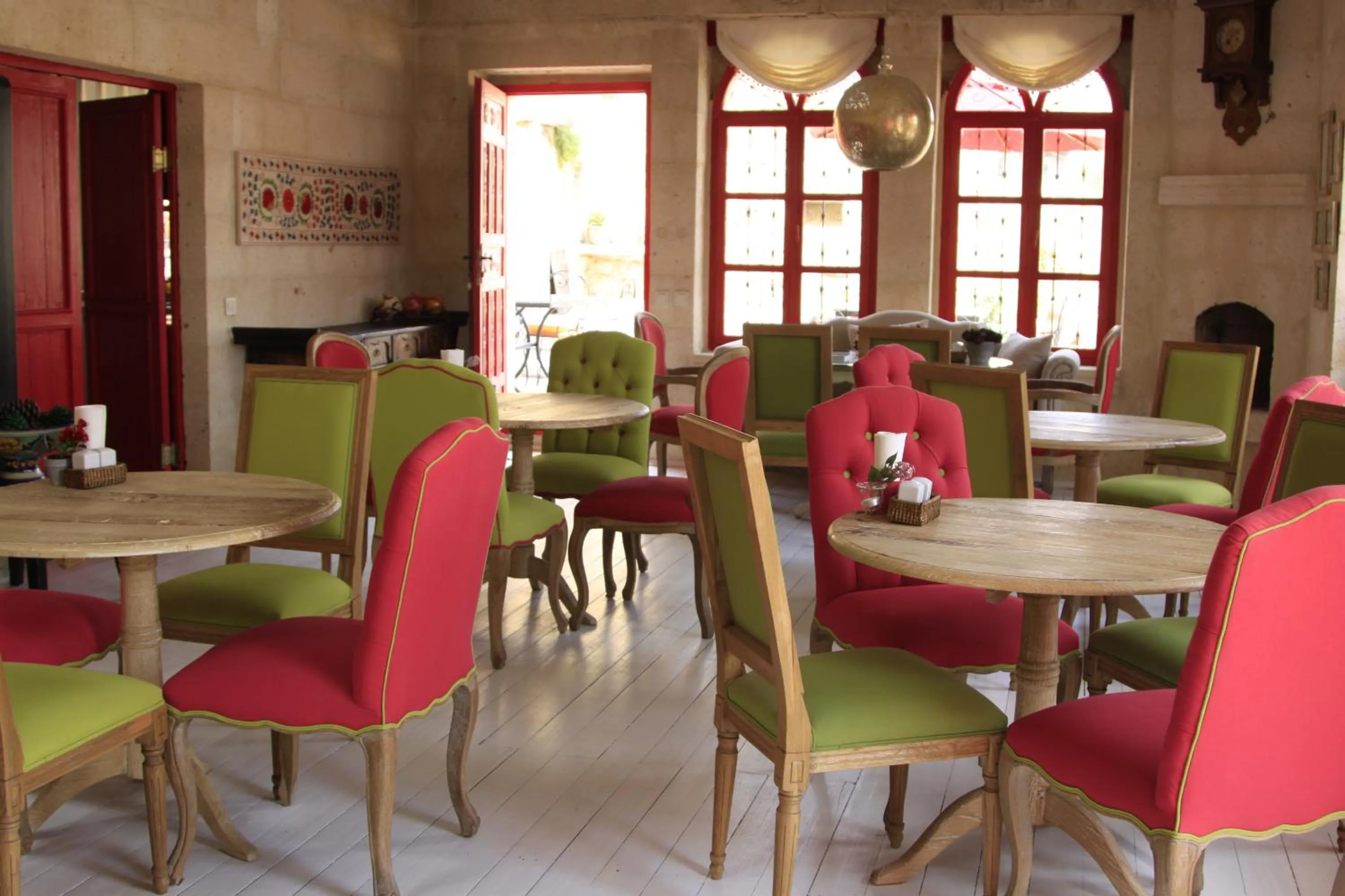 Restaurant/places to eat in Hezen Cave Hotel