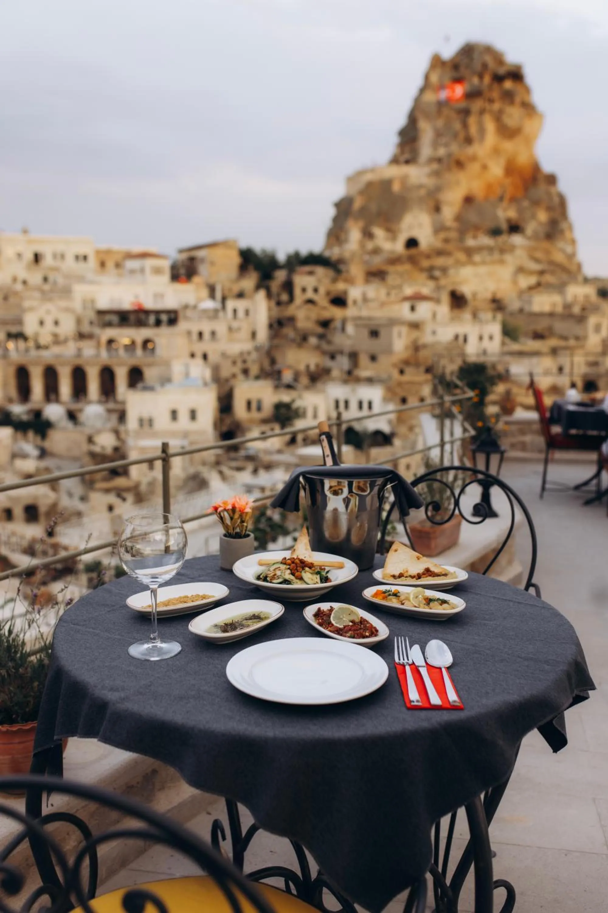 Restaurant/places to eat in Hezen Cave Hotel