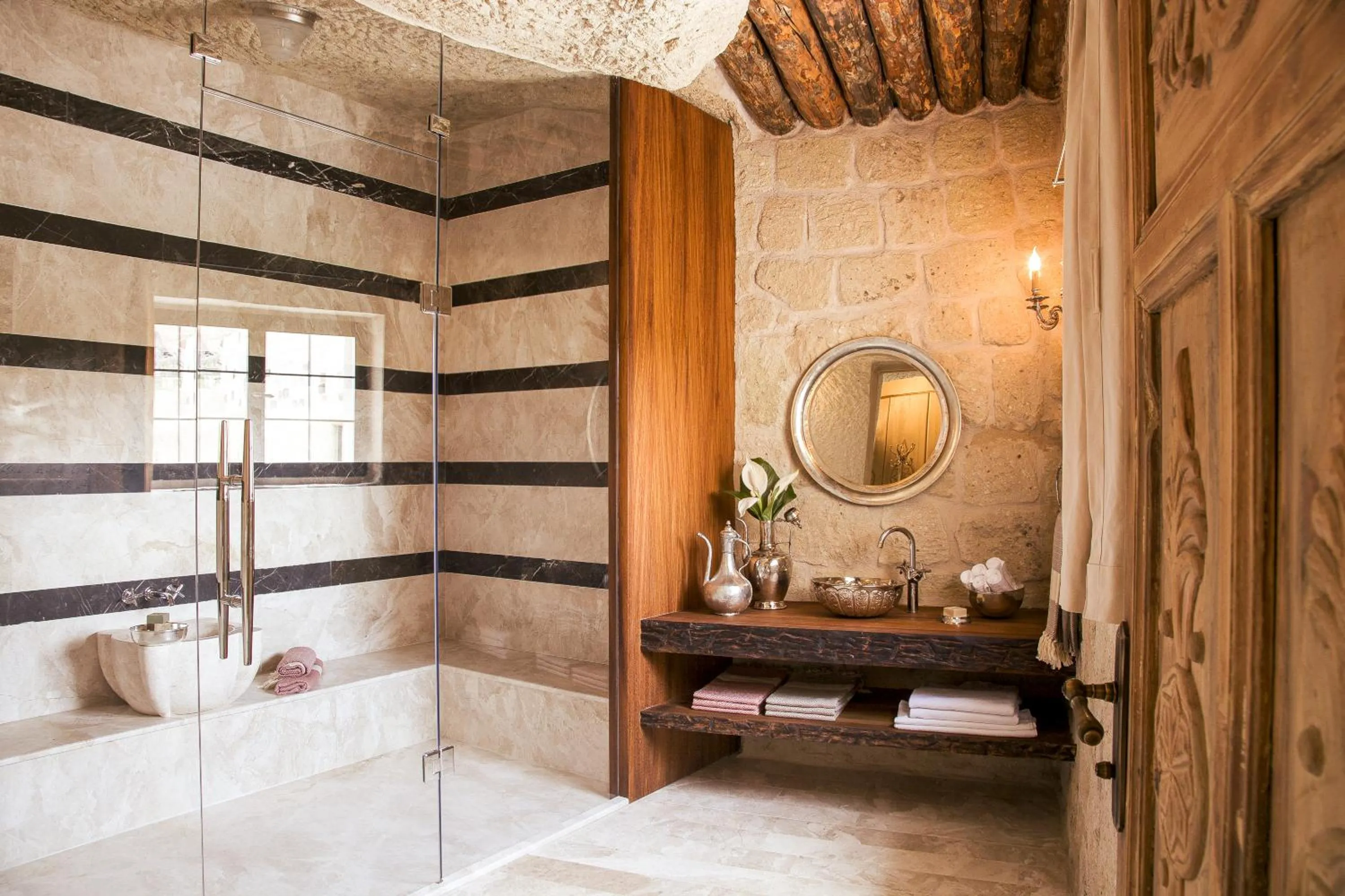 Bathroom, Bed in Hezen Cave Hotel