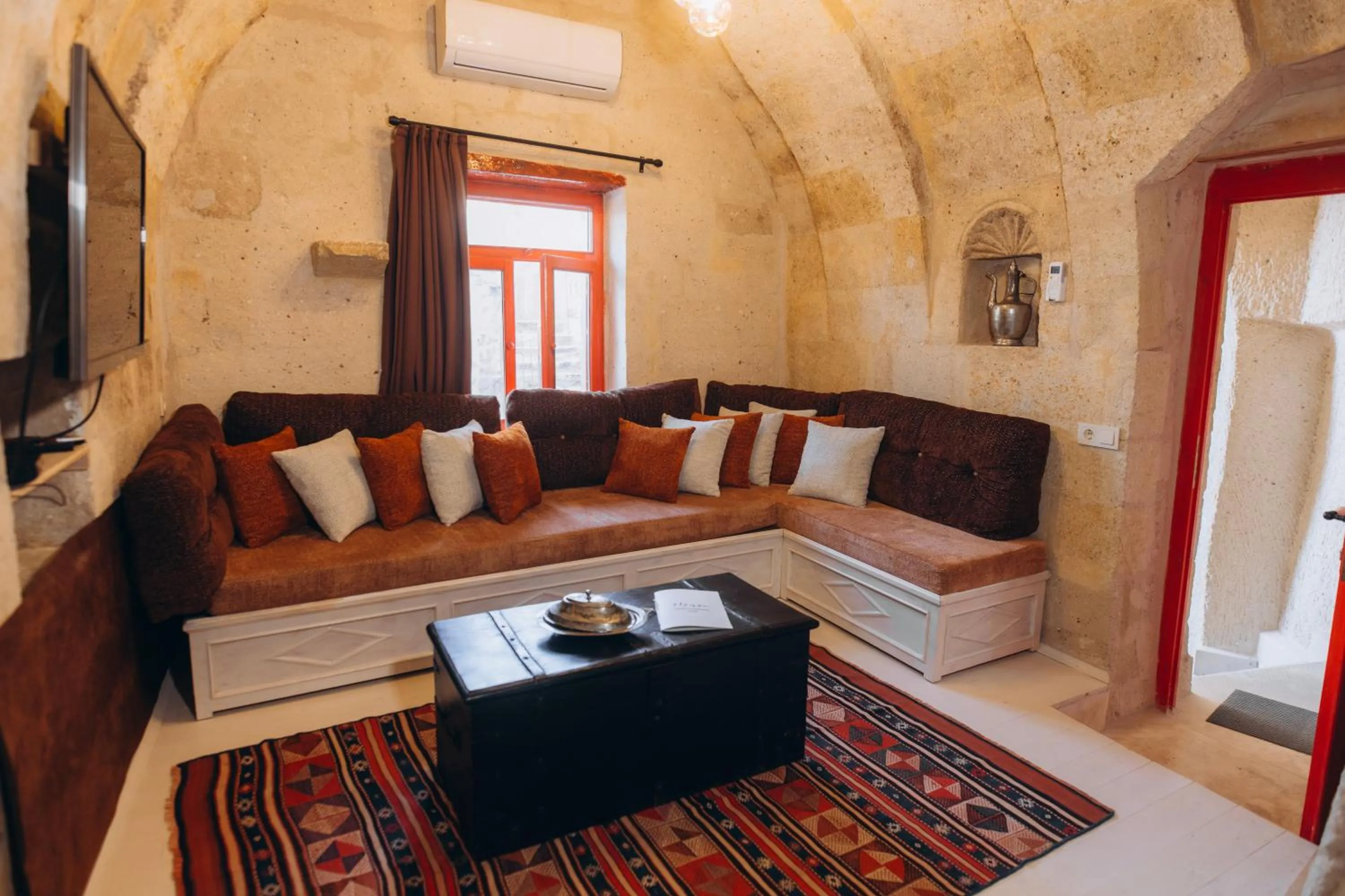 Living room in Hezen Cave Hotel