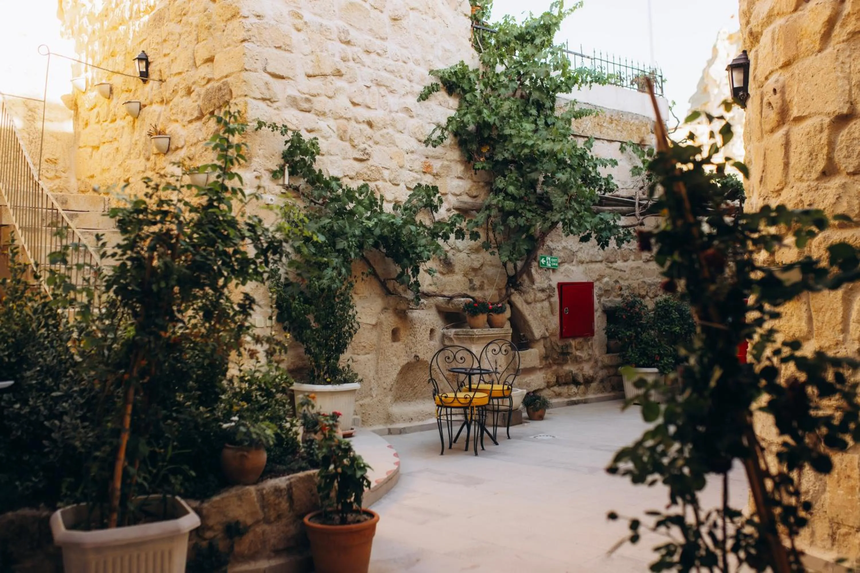 Patio in Hezen Cave Hotel