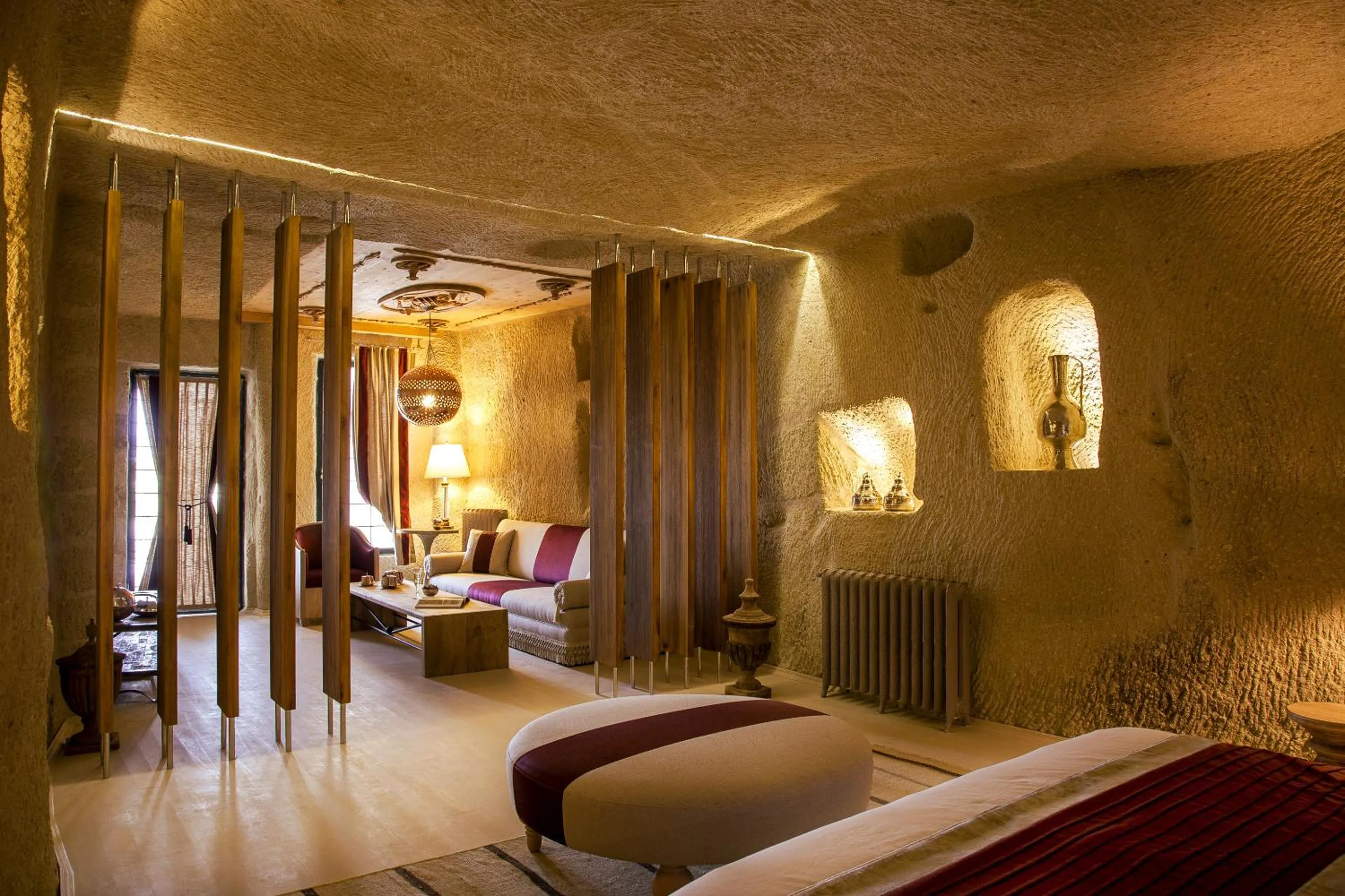 Living room, Bed in Hezen Cave Hotel