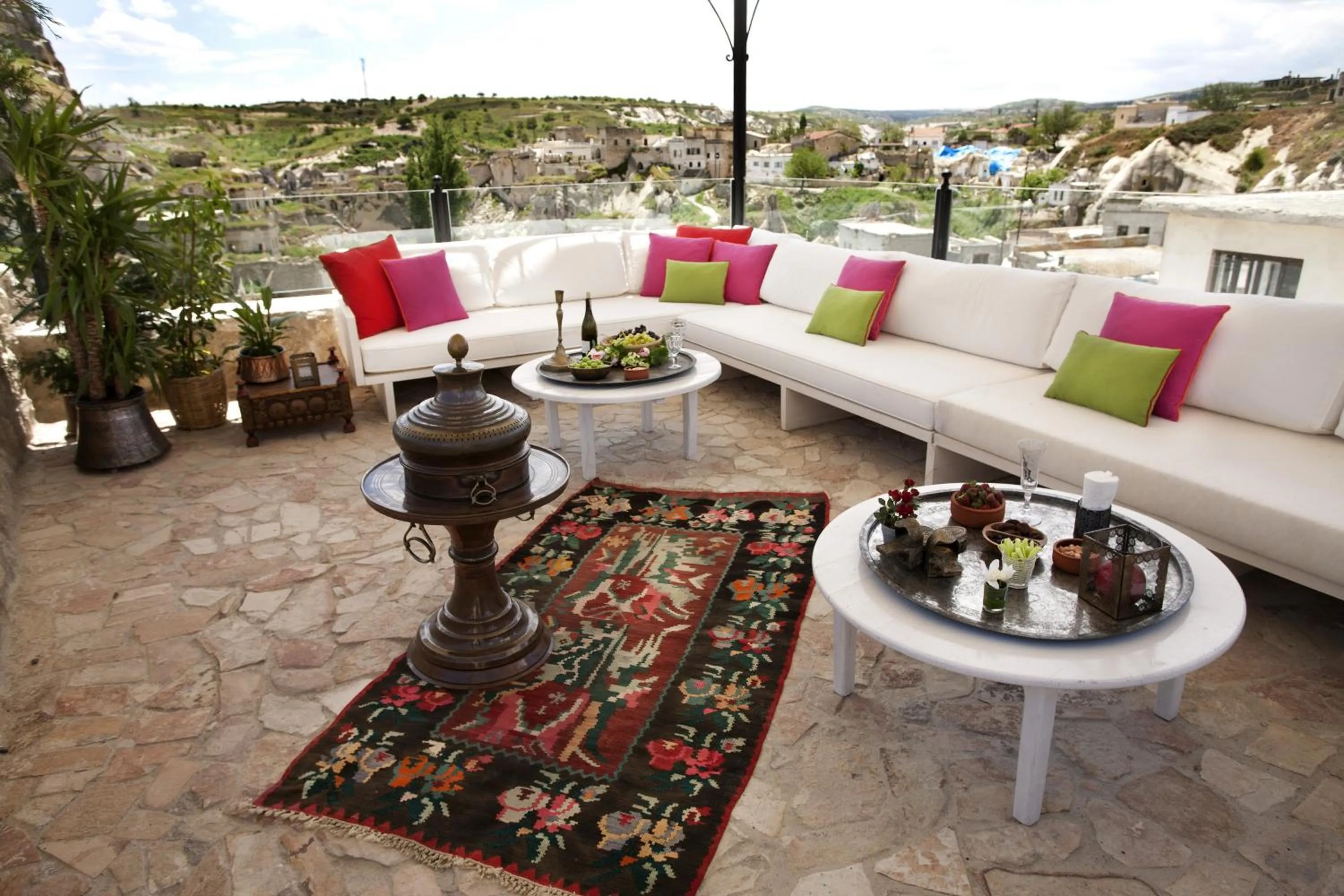 Patio in Hezen Cave Hotel