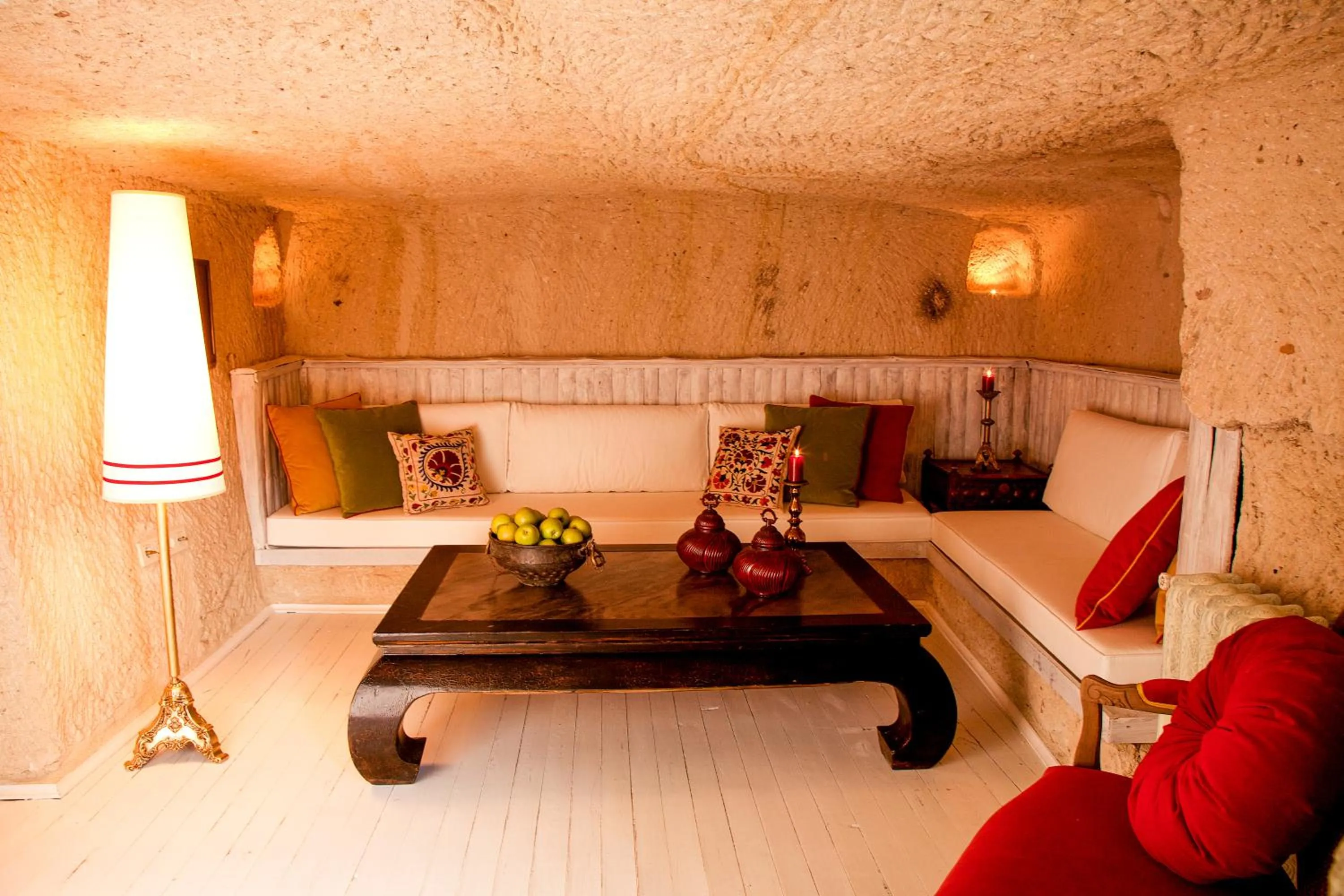 Living room in Hezen Cave Hotel