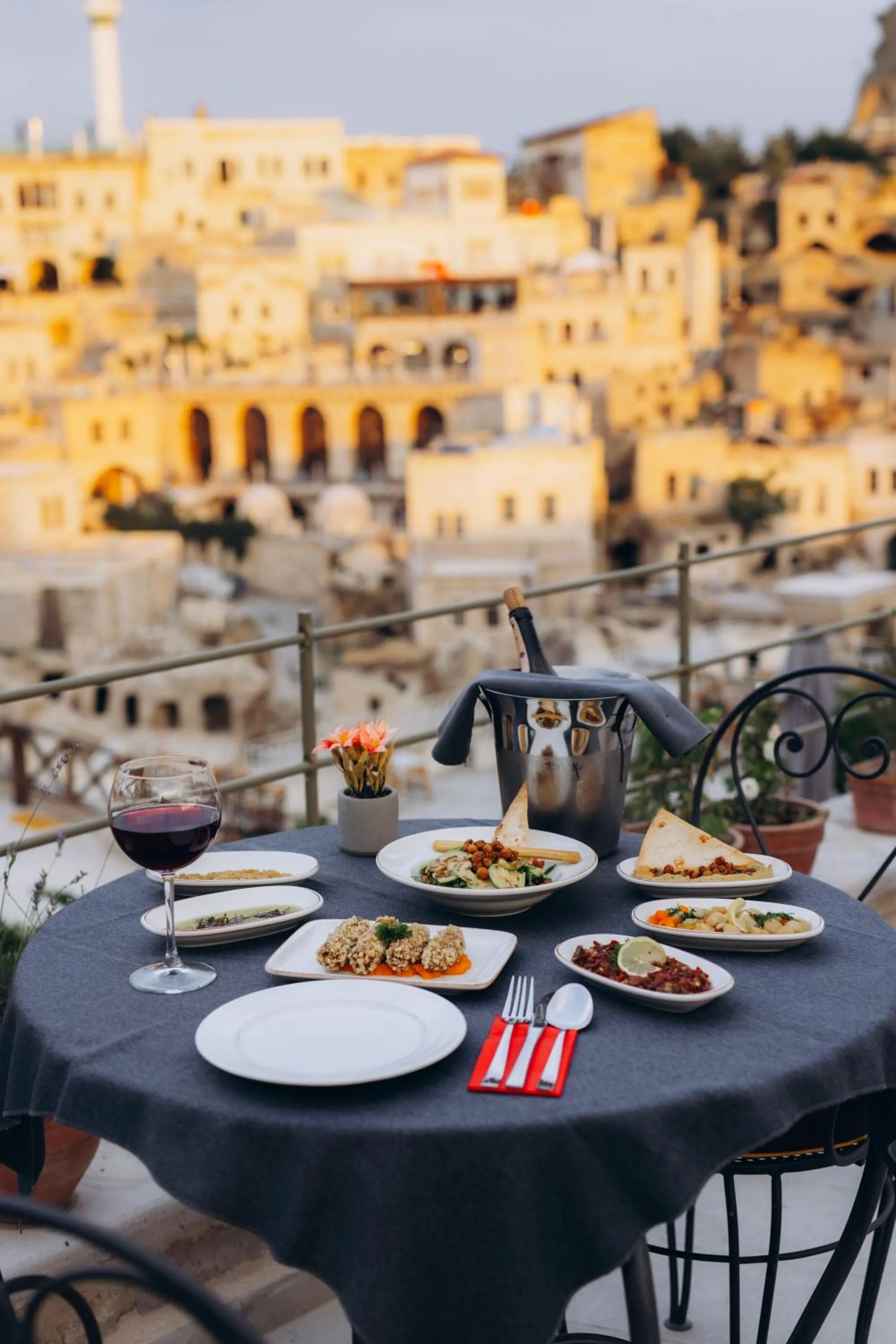 Restaurant/places to eat in Hezen Cave Hotel