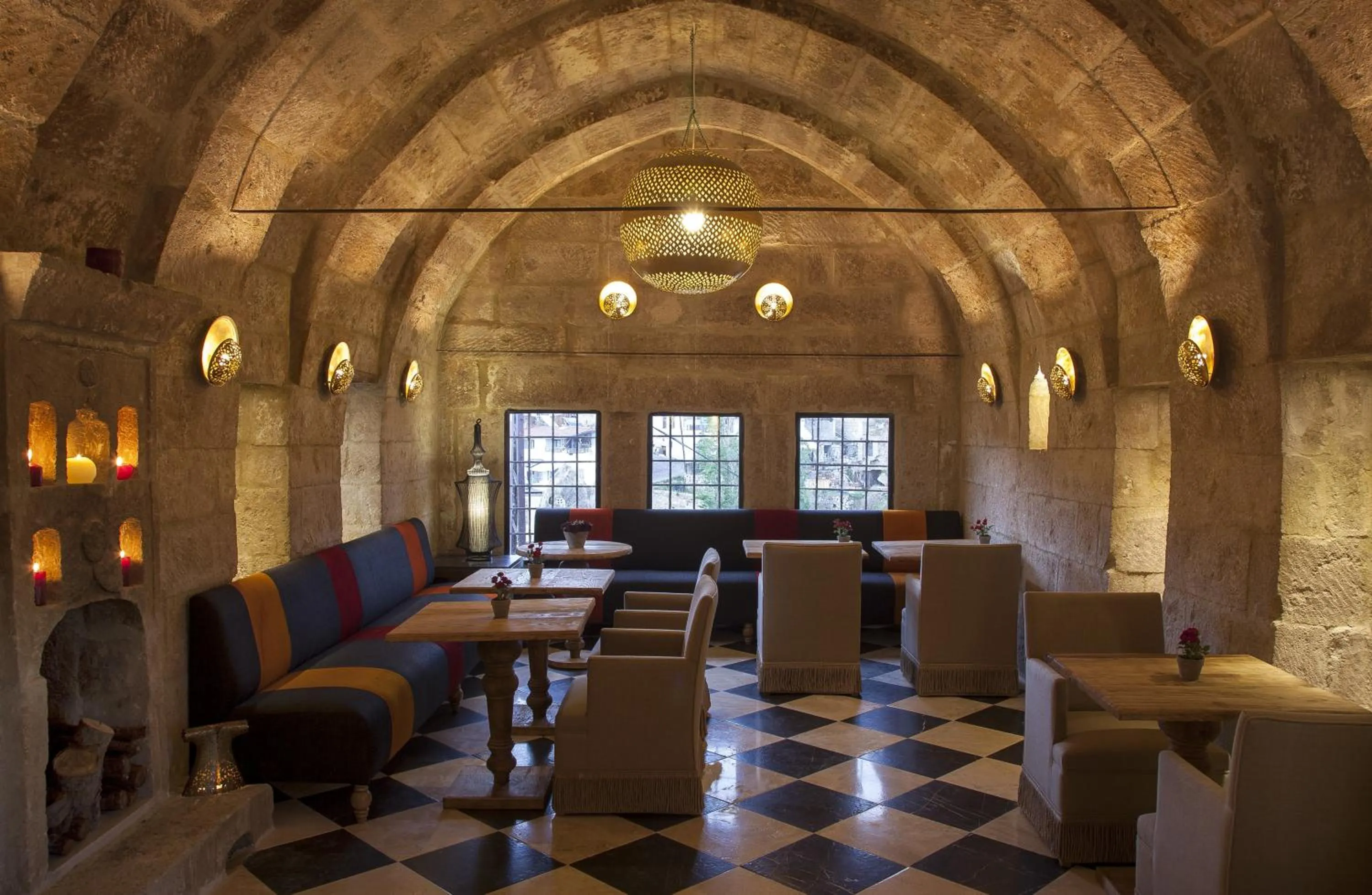 Restaurant/places to eat in Hezen Cave Hotel