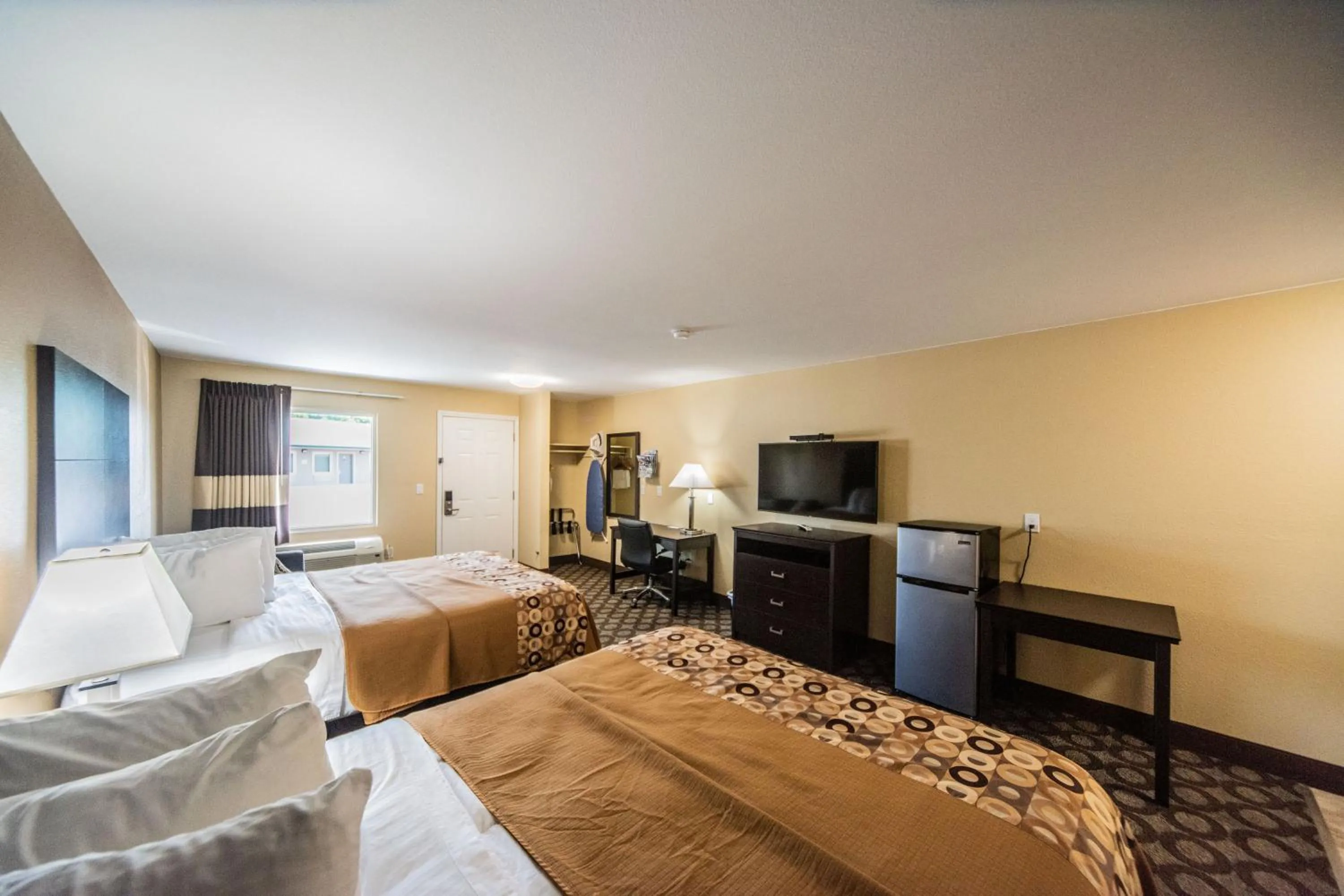 Bed in Relax Inn and Suites Kuttawa