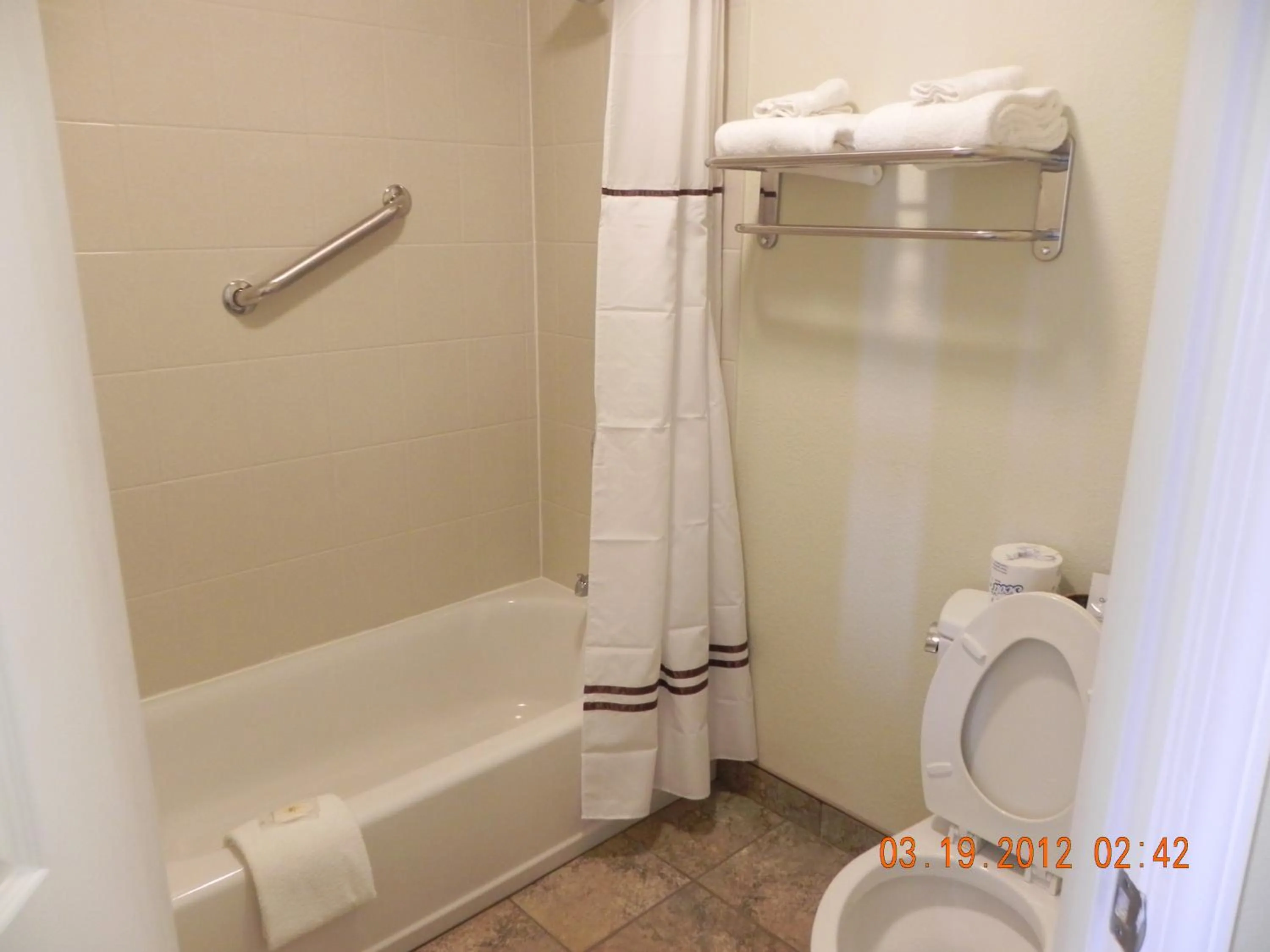 Shower in Relax Inn and Suites Kuttawa