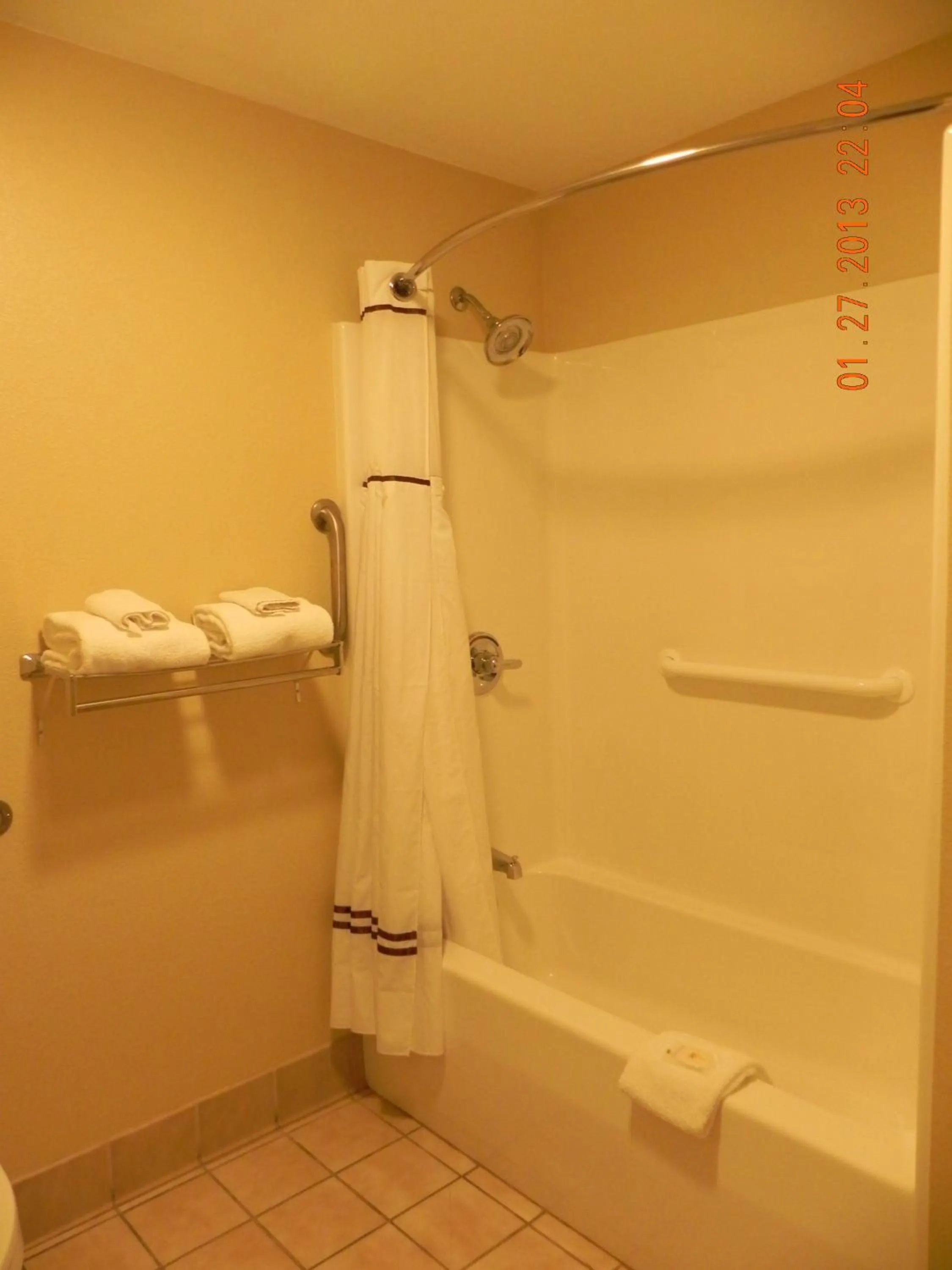 Shower in Relax Inn and Suites Kuttawa