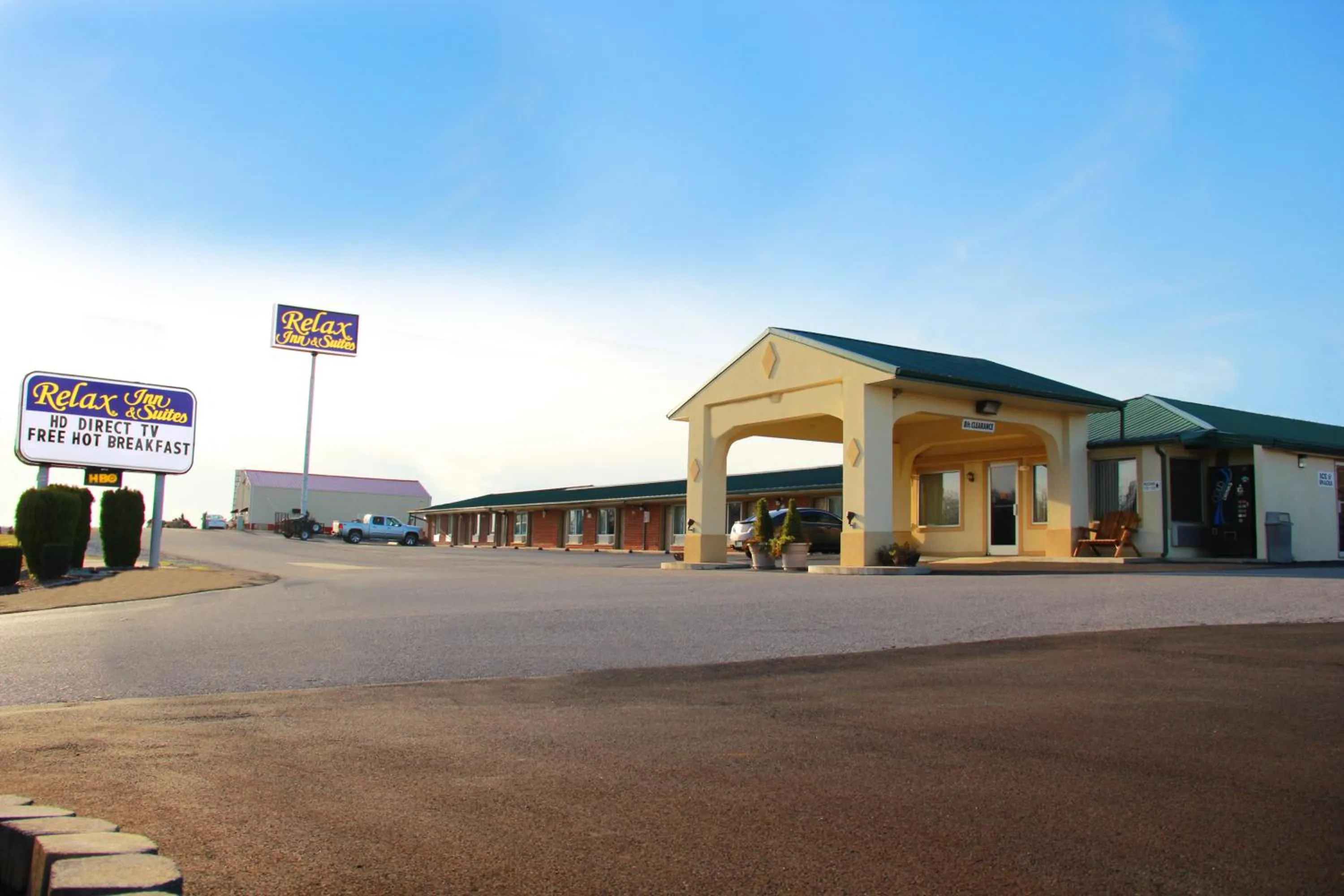 Facade/entrance in Relax Inn and Suites Kuttawa